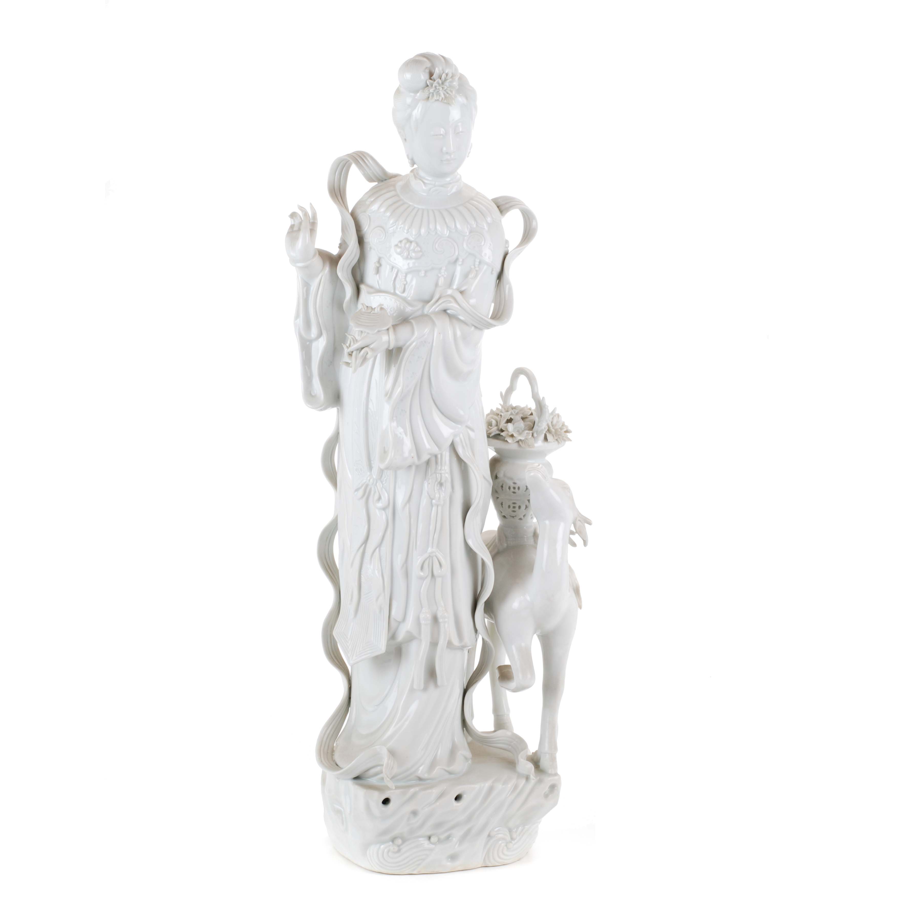 GRAN FIGURA DE PORCELANA CHINA "BLANC DE CHINE", SIGLO XX.