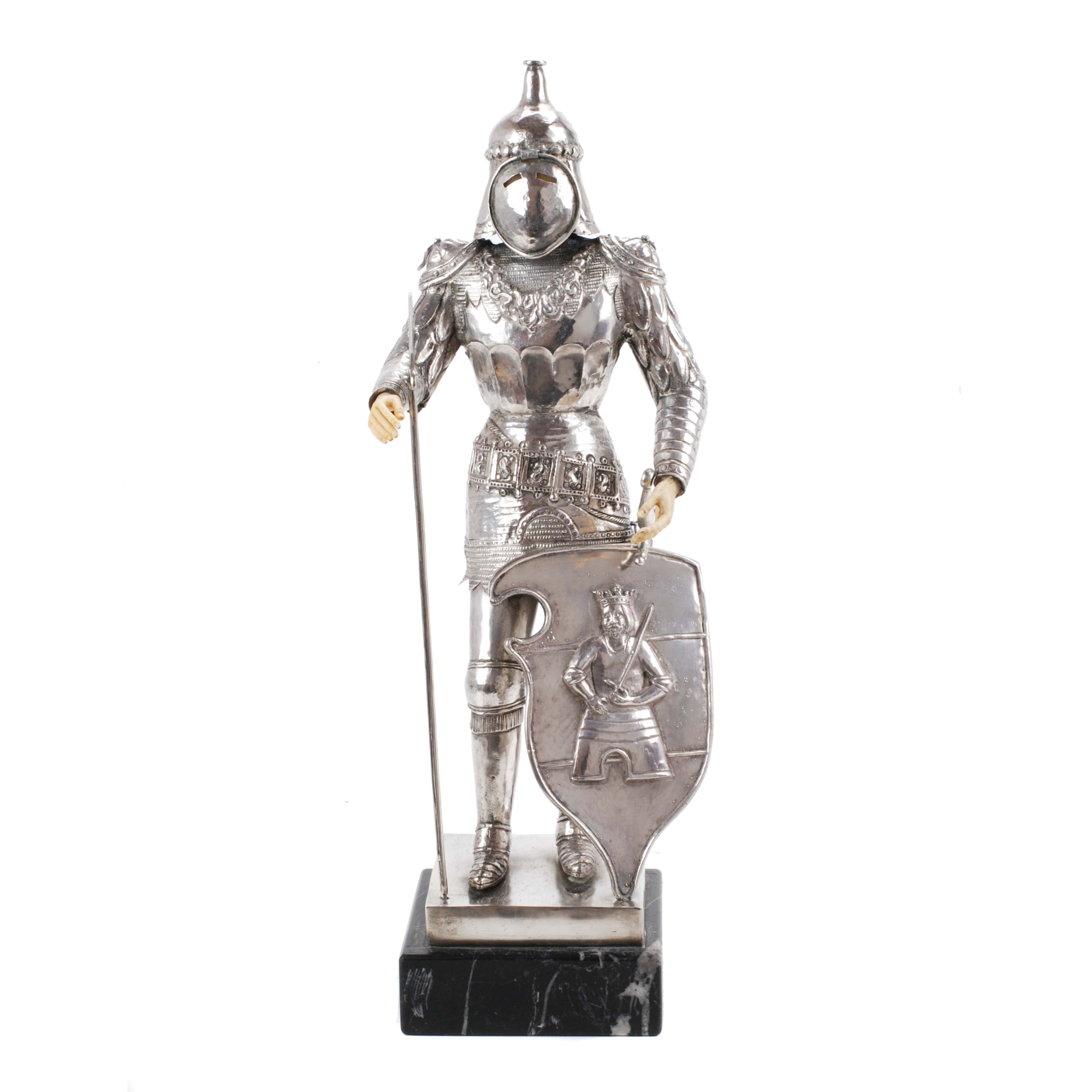 KNIGHT FIGURE, SILVER, 20TH CENTURY. 