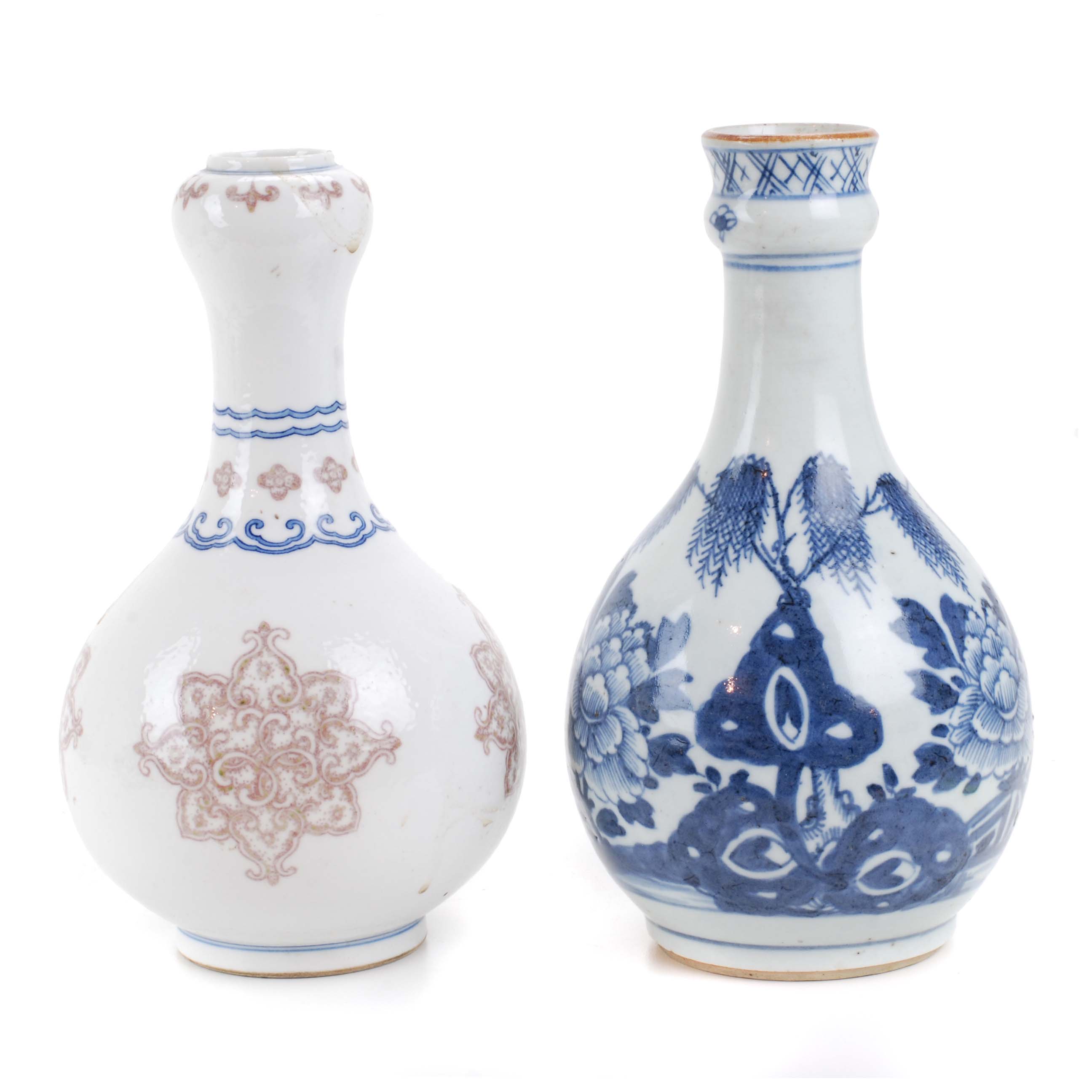 LOTE DE DOS JARRONES CHINOS EN FORMA DE BOTELLAS, SIGLOS XI