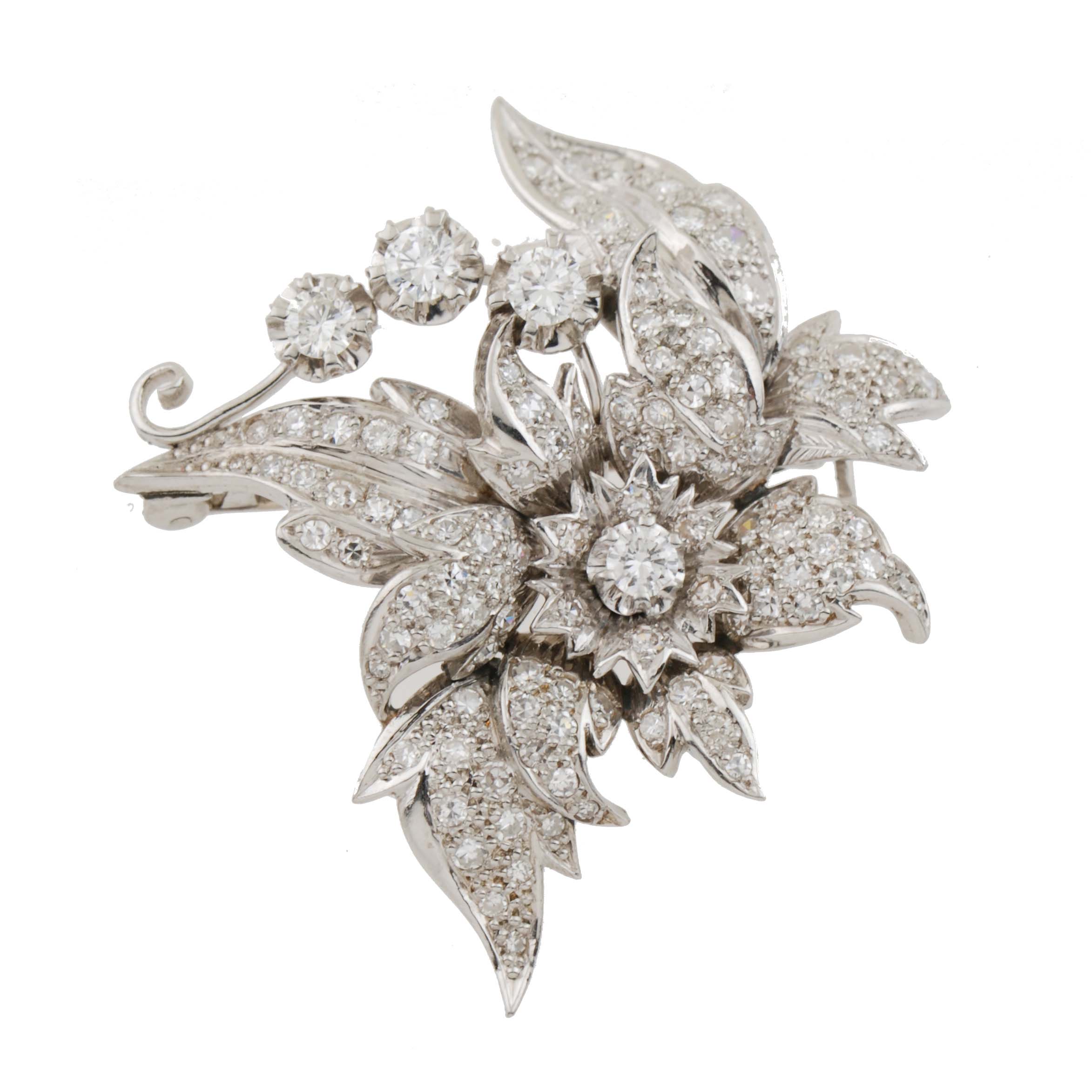 BROCHE FLORAL DE DIAMANTES.