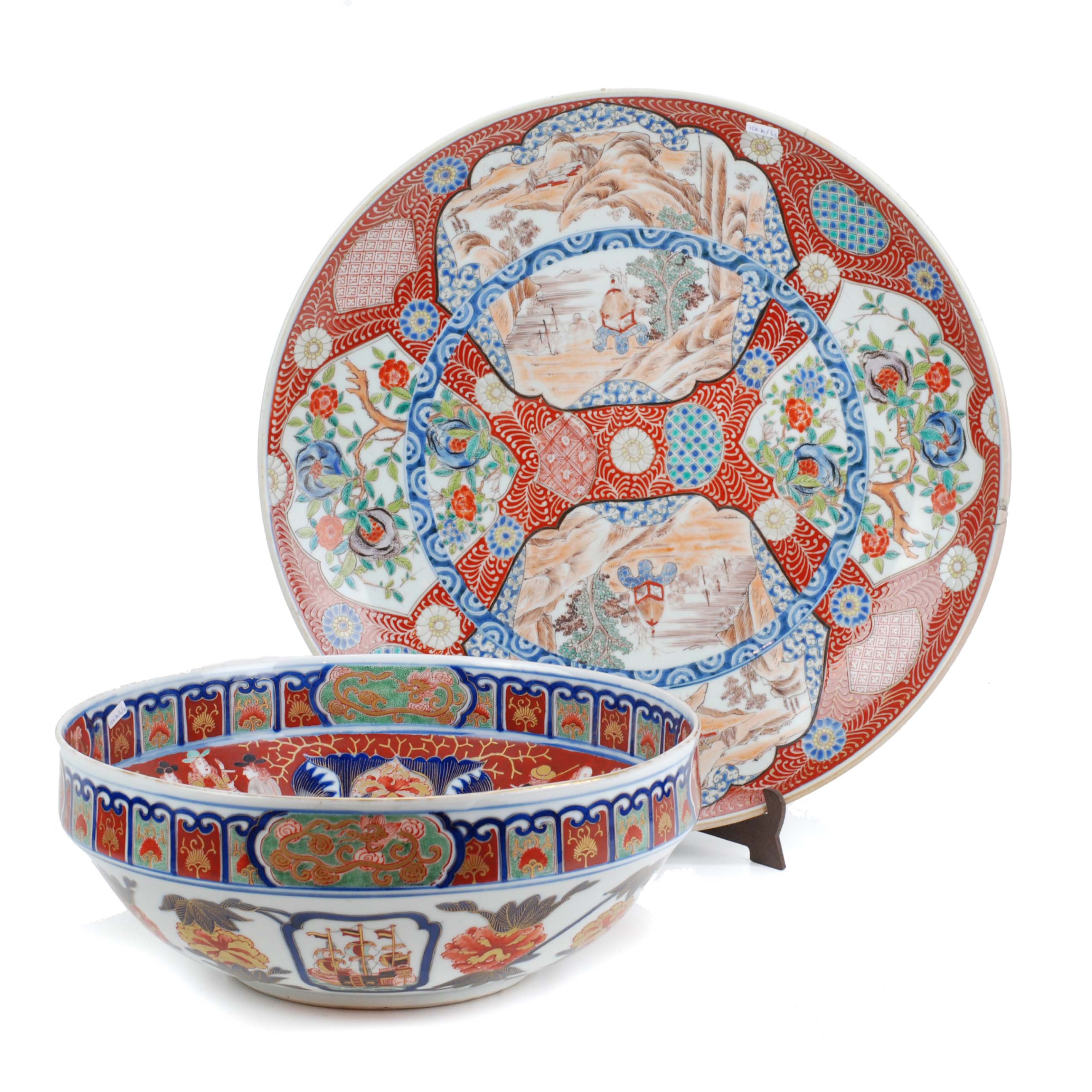CUENCO Y PLATO ORNAMENTALES EN PORCELANA IMARI, JAPÓN SIGLO