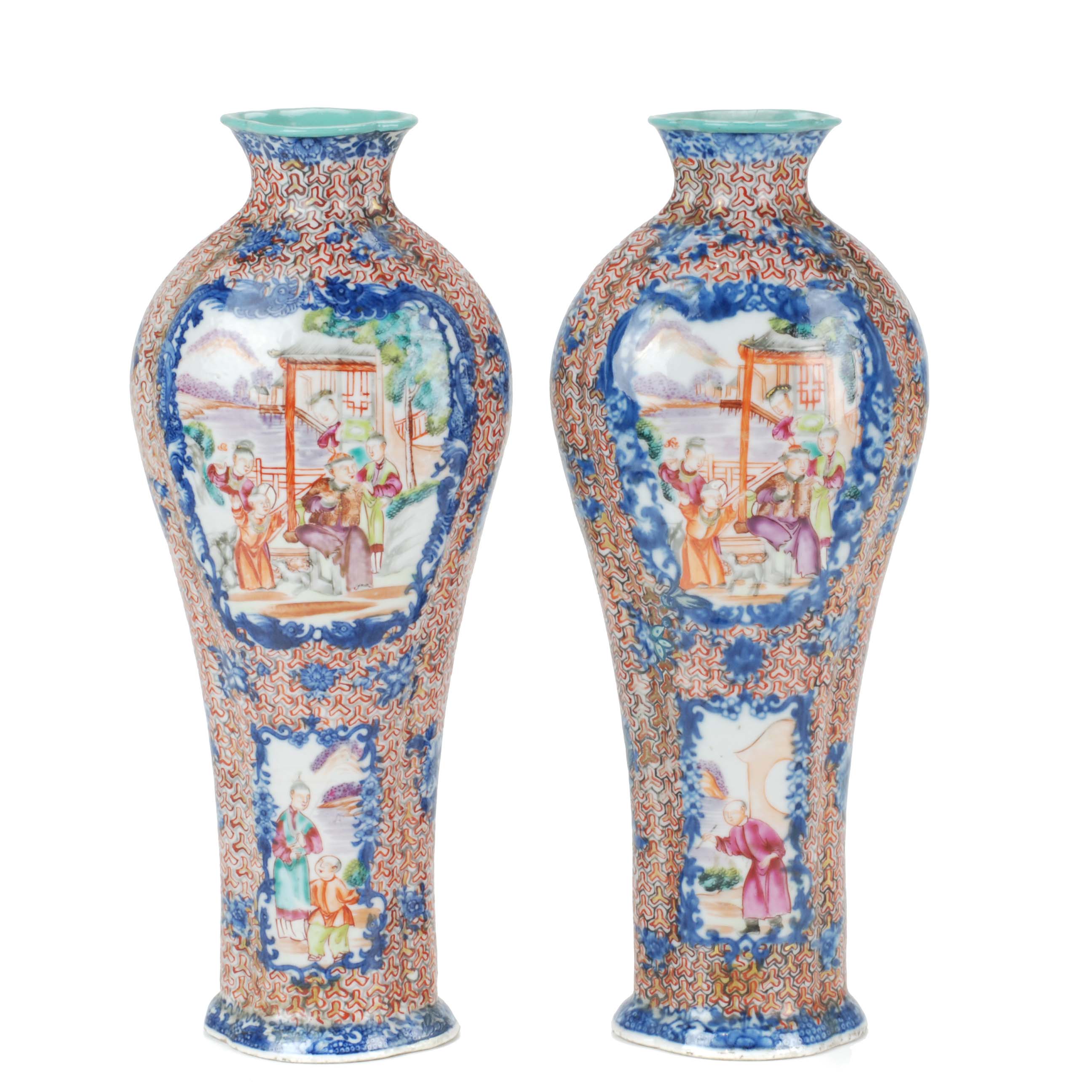18TH CENTURY QIANLONG CHINESE SCHOOL. PAREJA DE JARRONES.