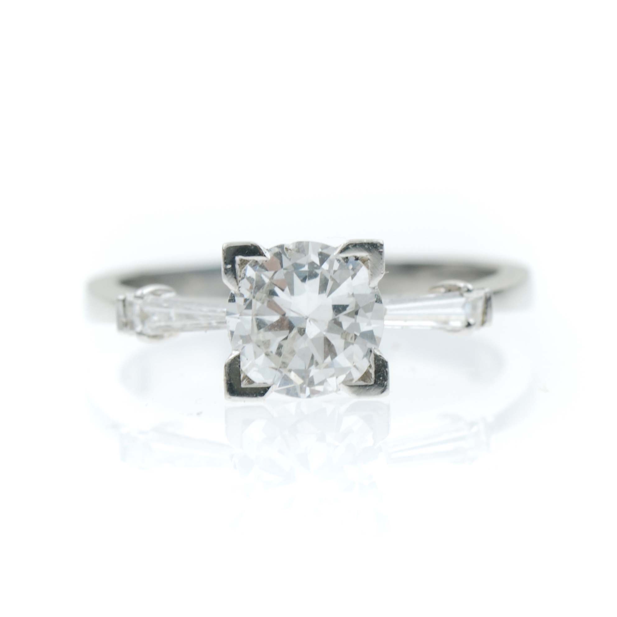 SOLITAIRE DIAMOND RING.