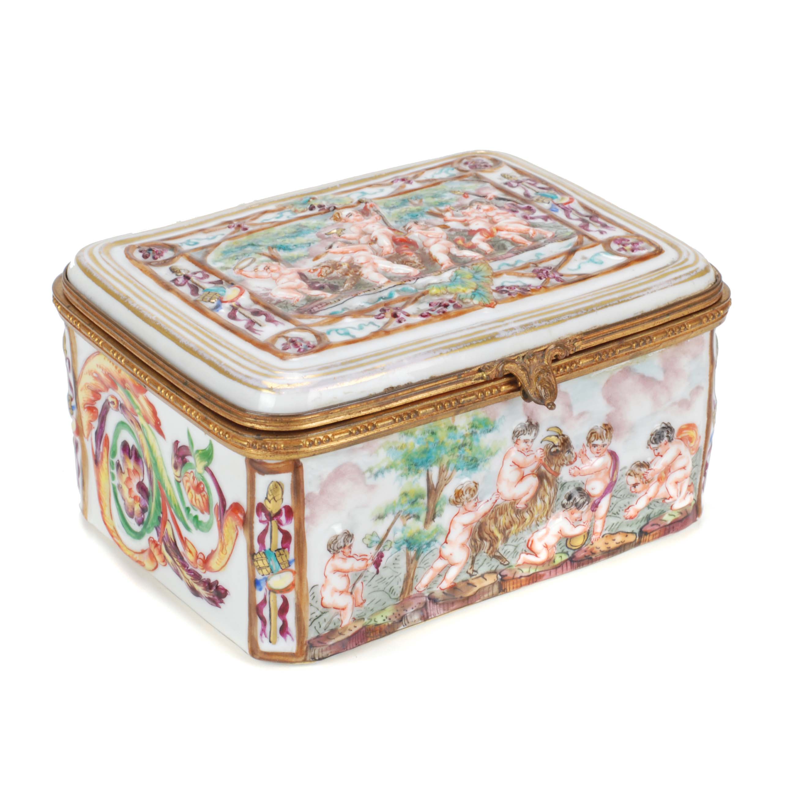 CAPODIMONTE&#39;S JEWELLERY BOX, 19TH CENTURY. 