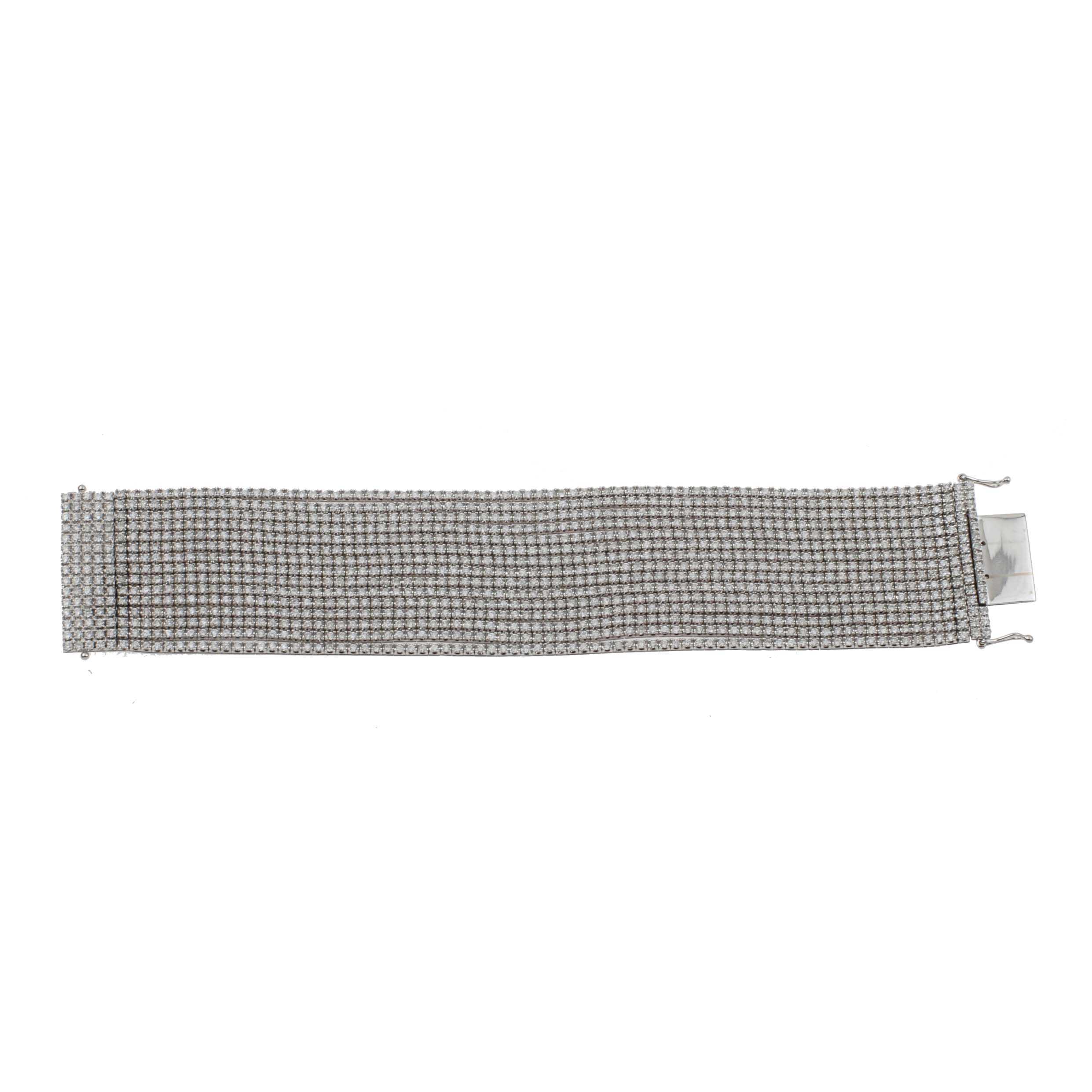 BRACELET WITH DIAMONDS.