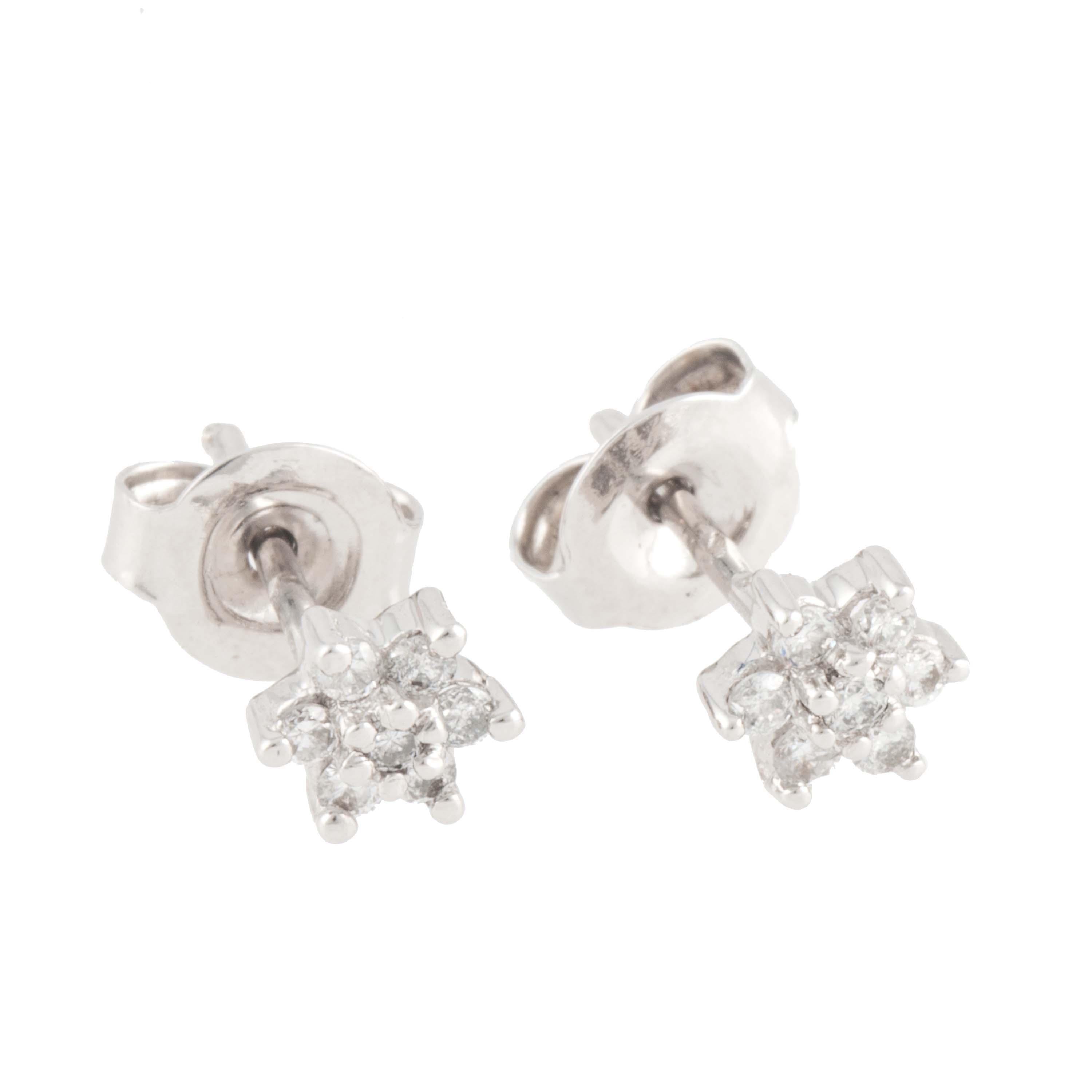 WHITE GOLD AND DIAMOND EARRINGS.
