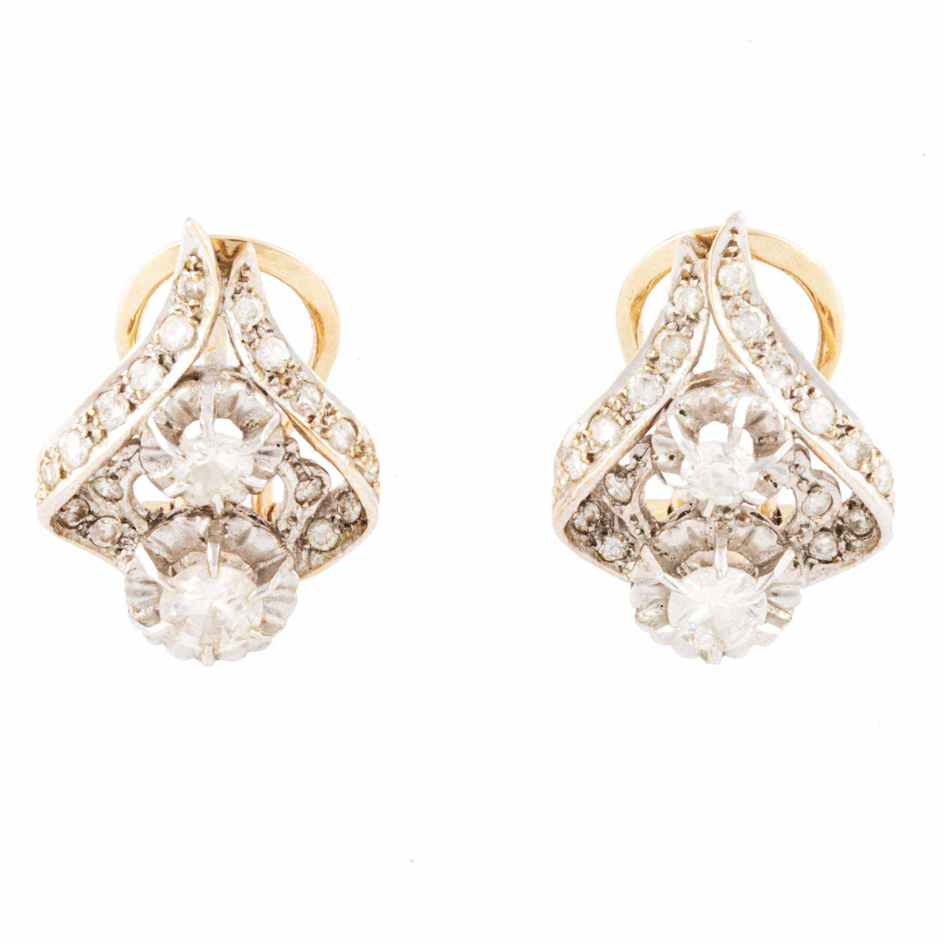 GOLD AND DIAMOND EARRINGS. 