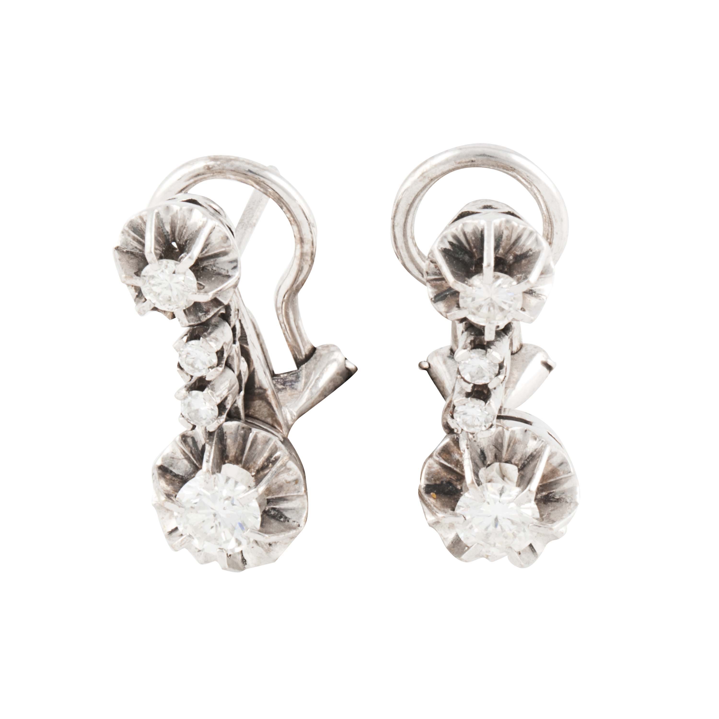 WHITE GOLD AND DIAMOND EARRINGS.