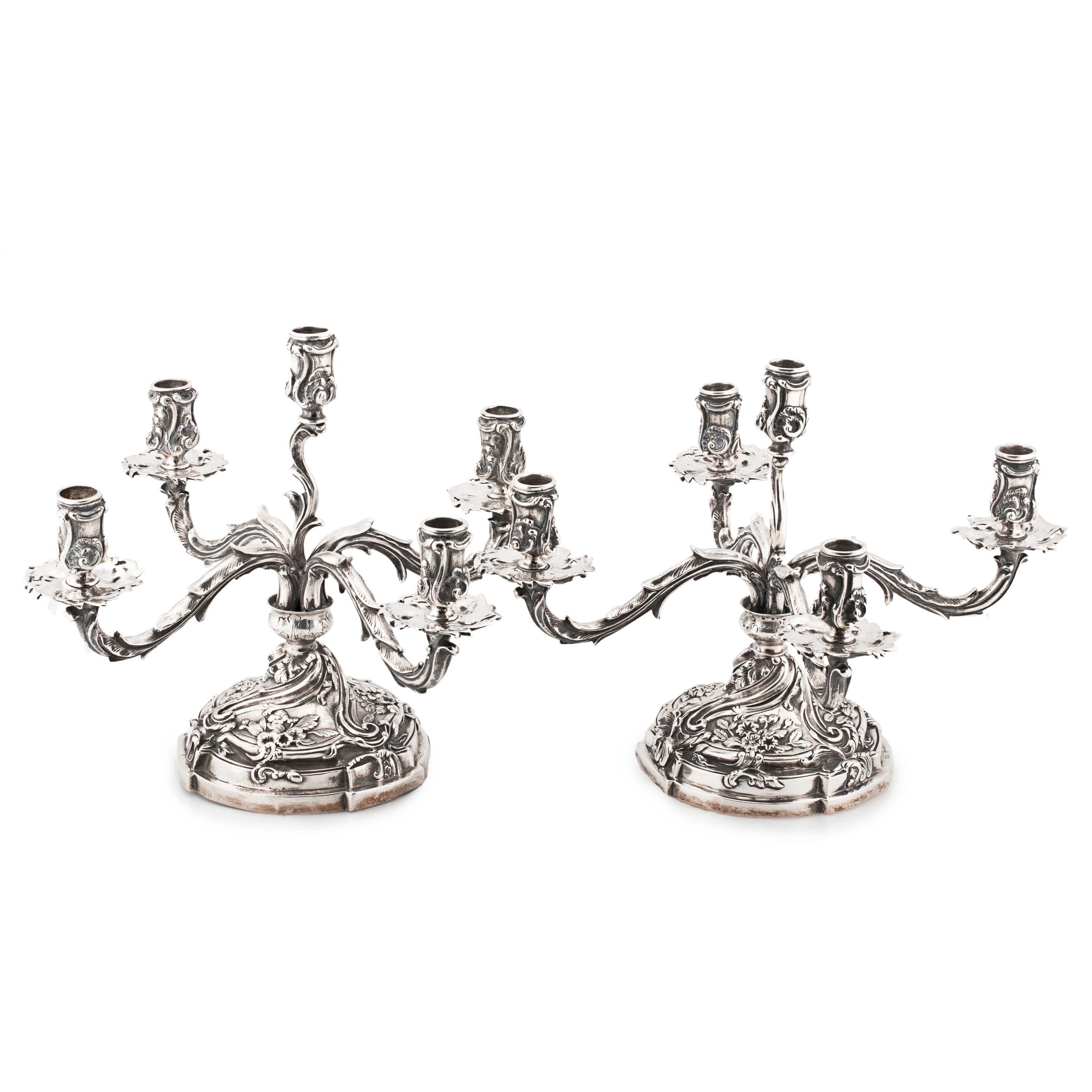 MOSTANY LLOPART. PAREJA DE CANDELABROS EN PLATA, SIGLO XX.