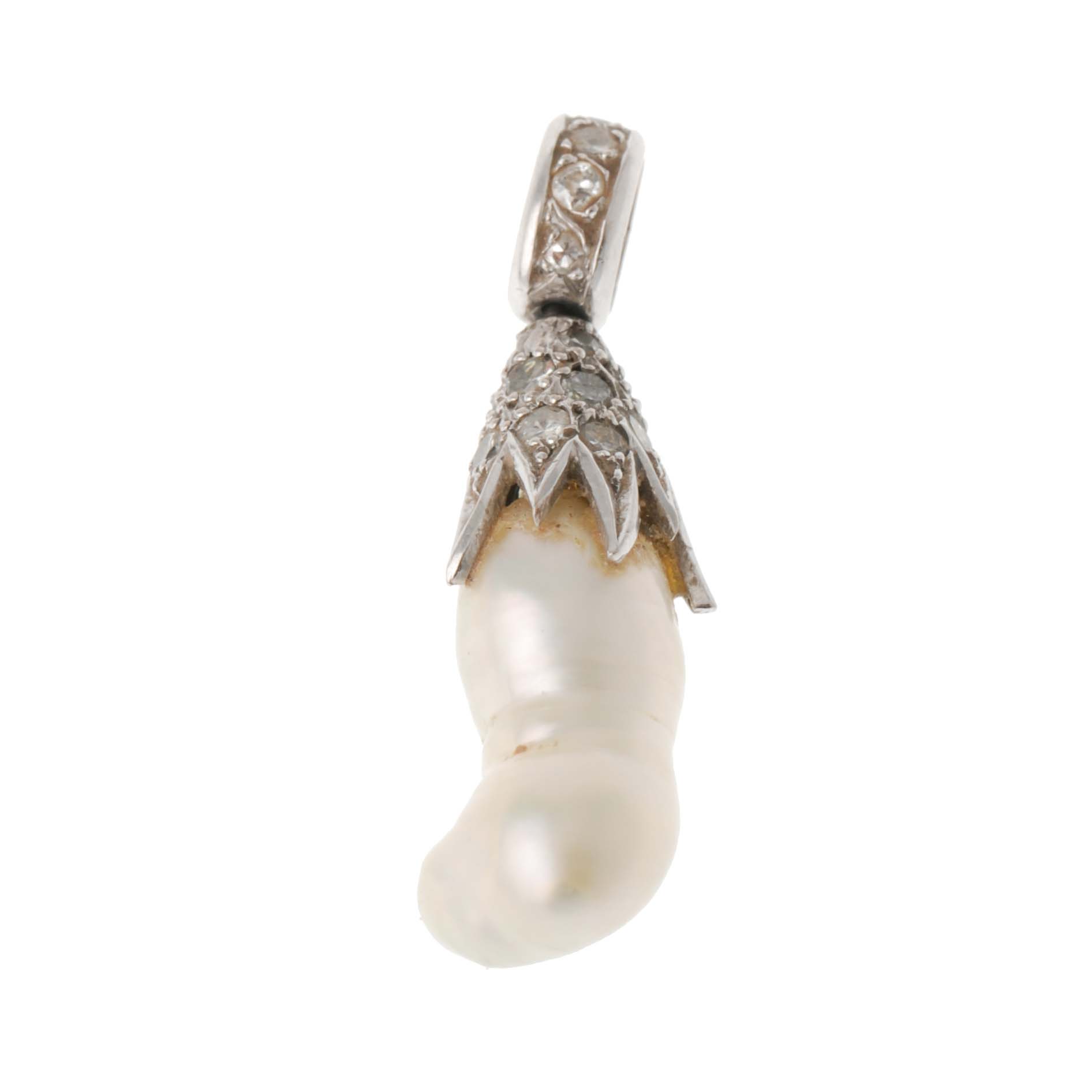 PEARL PENDANT.