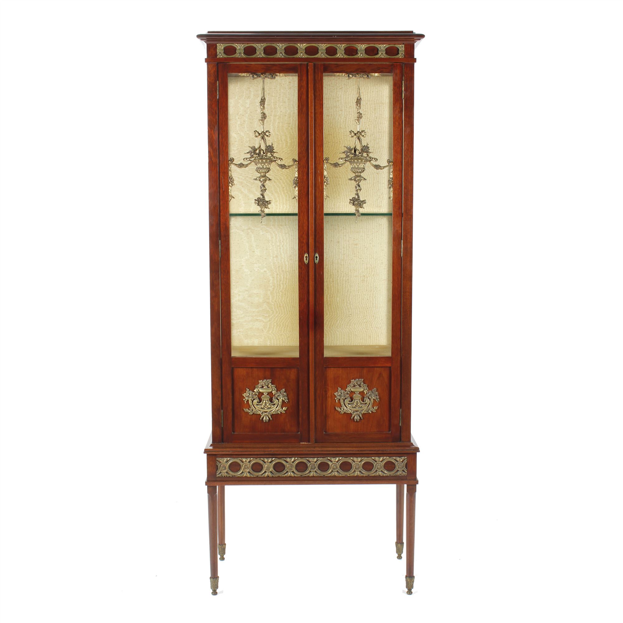 SMALL FRENCH DISPLAY CHEST OF DRAWERS, CIRCA 1920-1930.