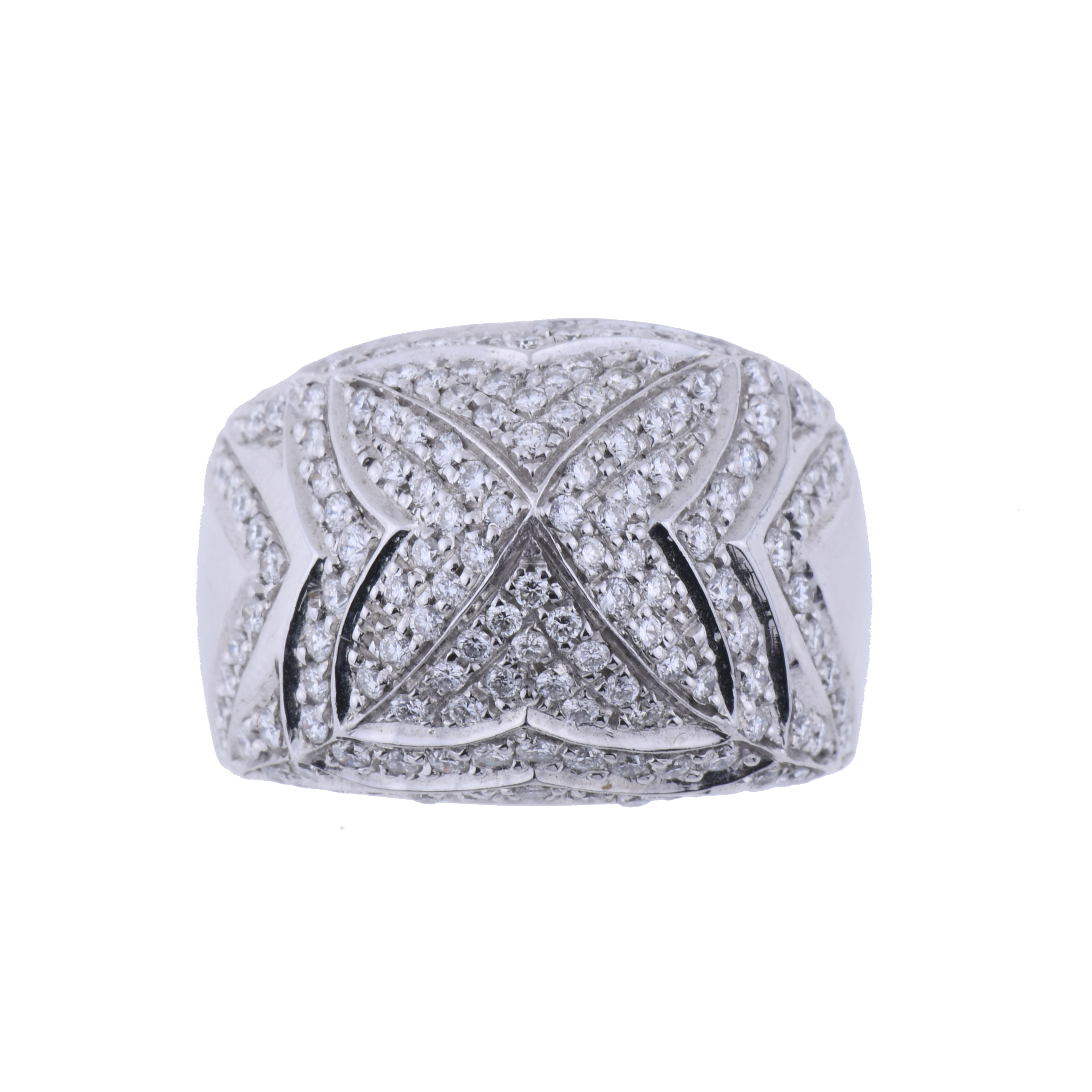 WHITE GOLD AND DIAMONDS PYRAMID RING.