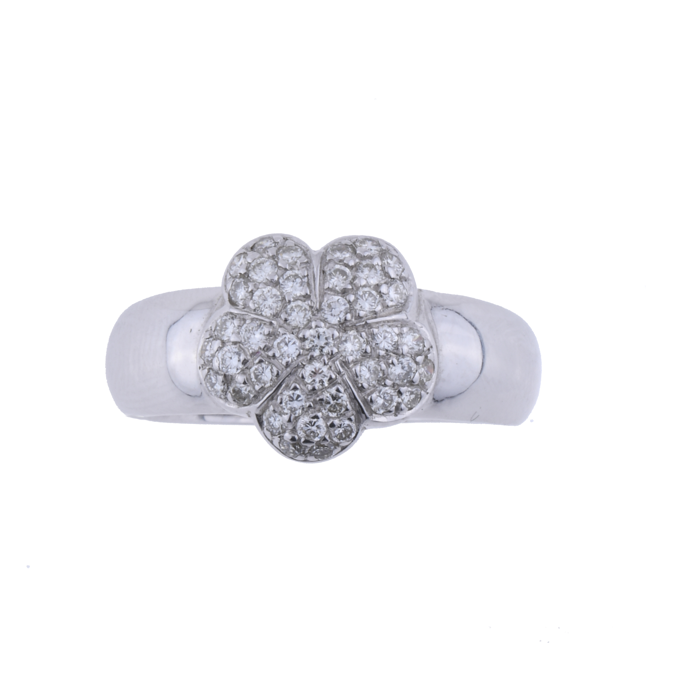 FLOWER RING WITH DIAMONDS PAVÉ.