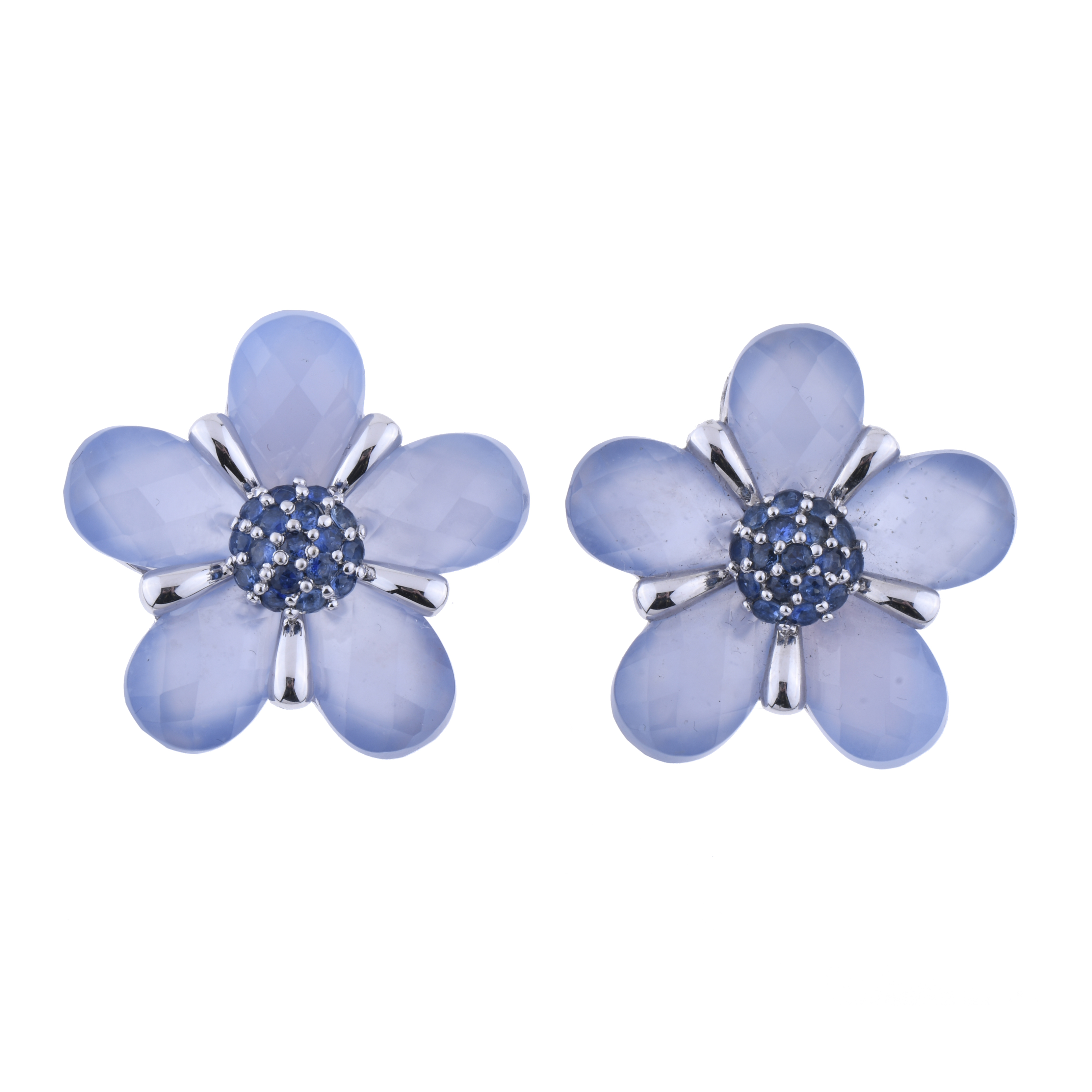 CHALCEDONY FLOWER EARRINGS.