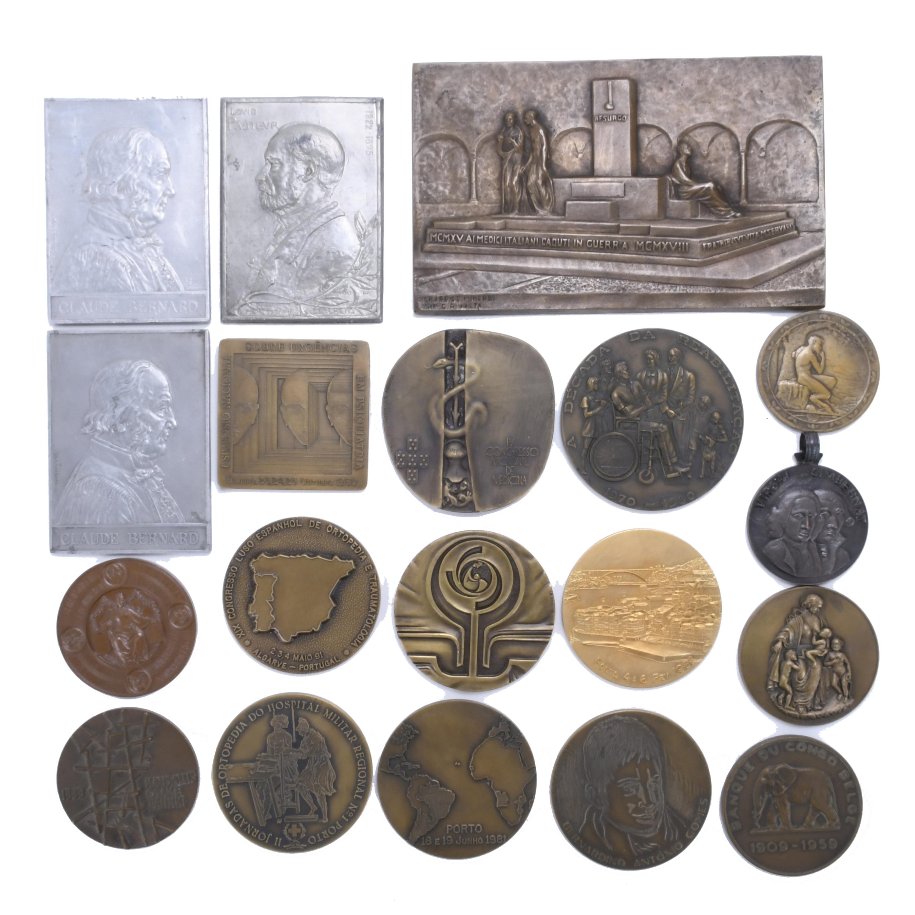 LOT OF NINETEEN COMMEMORATIVE MEDALLIONS AND PLAQUES DEDICA