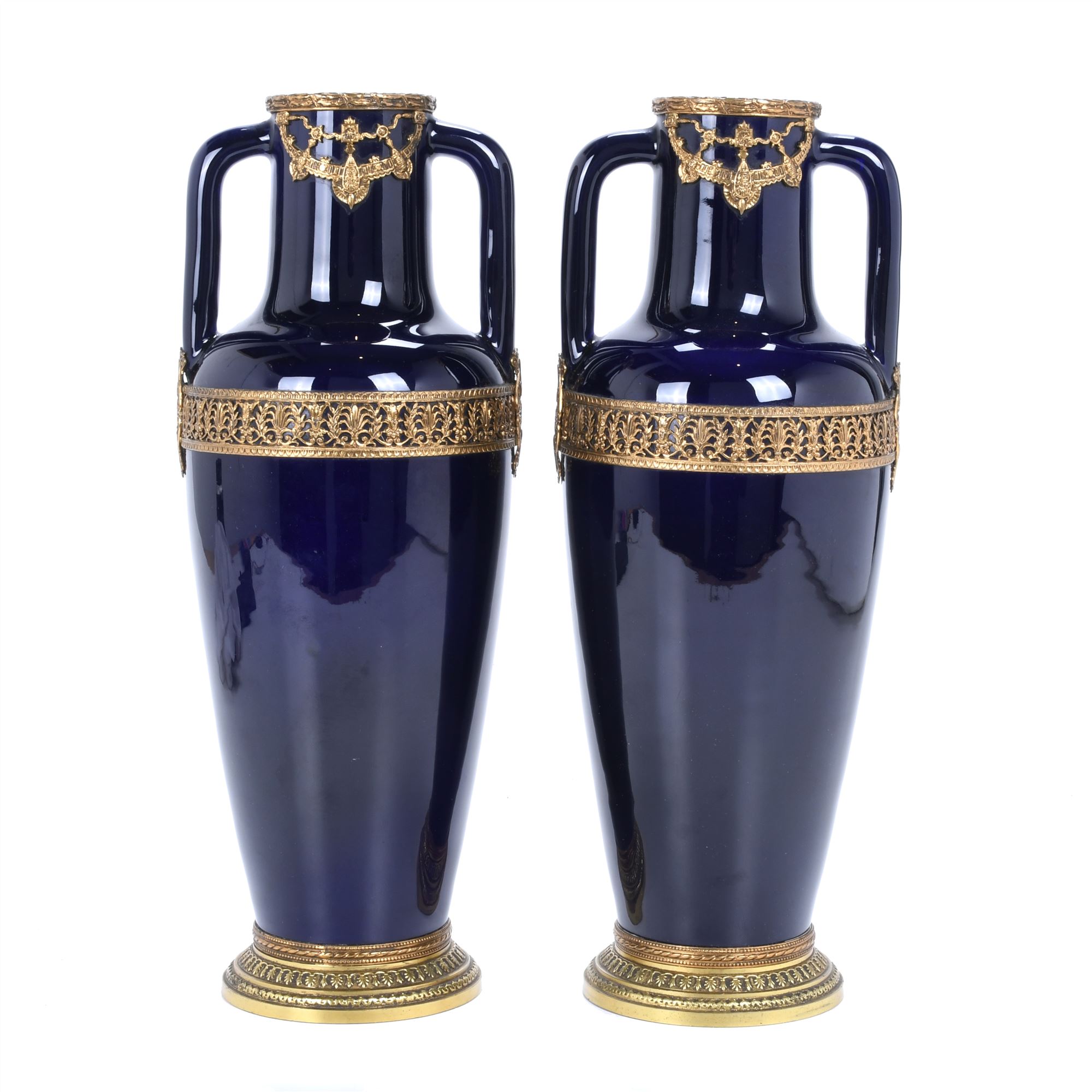 PAIR OF FRENCH SÈVRES STYLE VASES, CIRCA 1900.