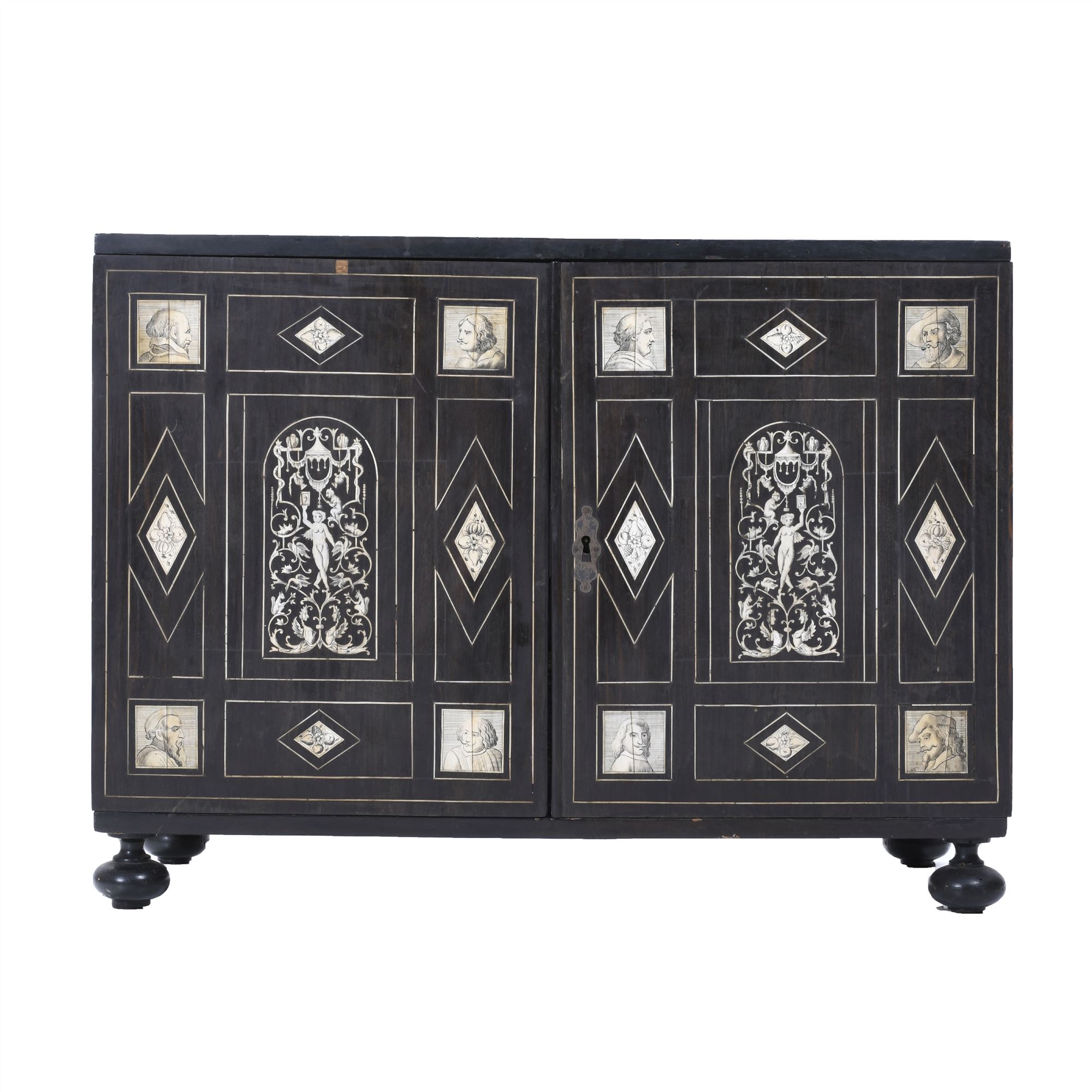 FLORENTINE CHEST, SECOND HALF OF THE 19TH CENTURY.