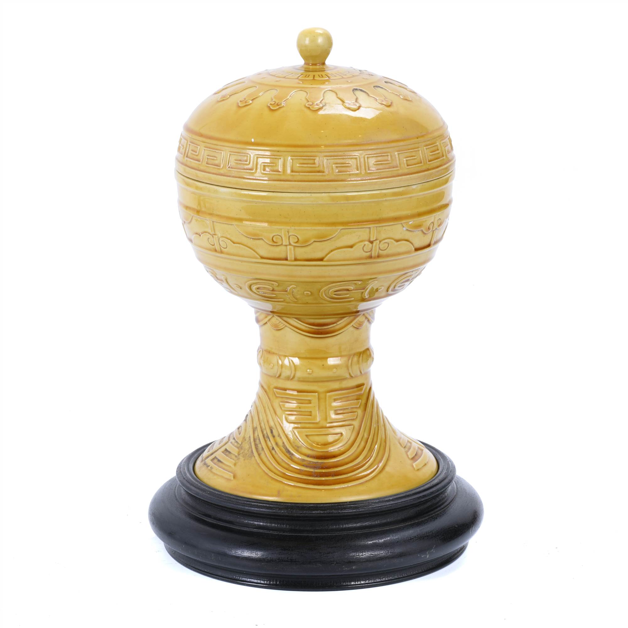 URNA DE ALTAR CON TAPA CHINA, SIGLO XIX.