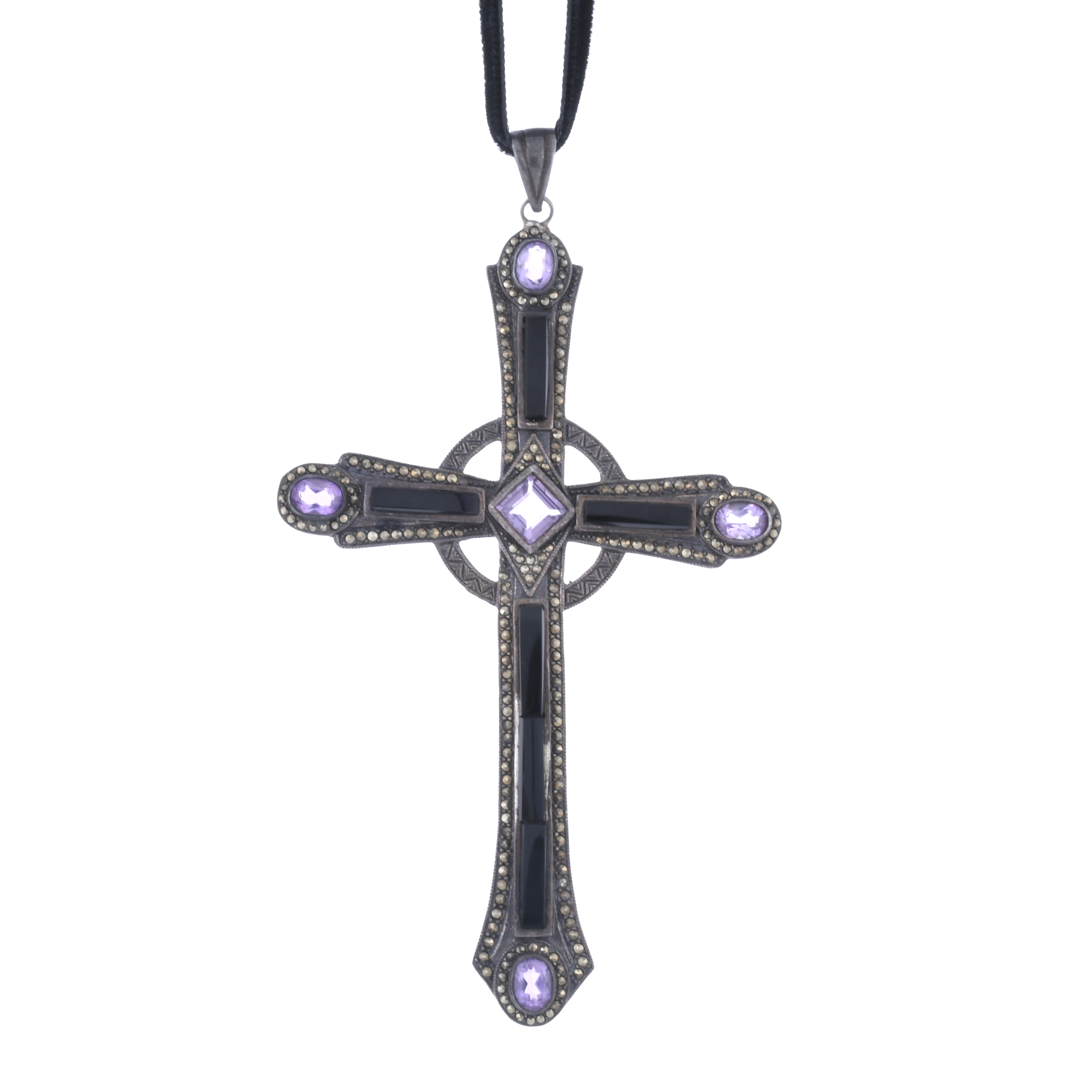 CROSS PENDANT WITH ONYX, EARLY 20TH CENTURY.