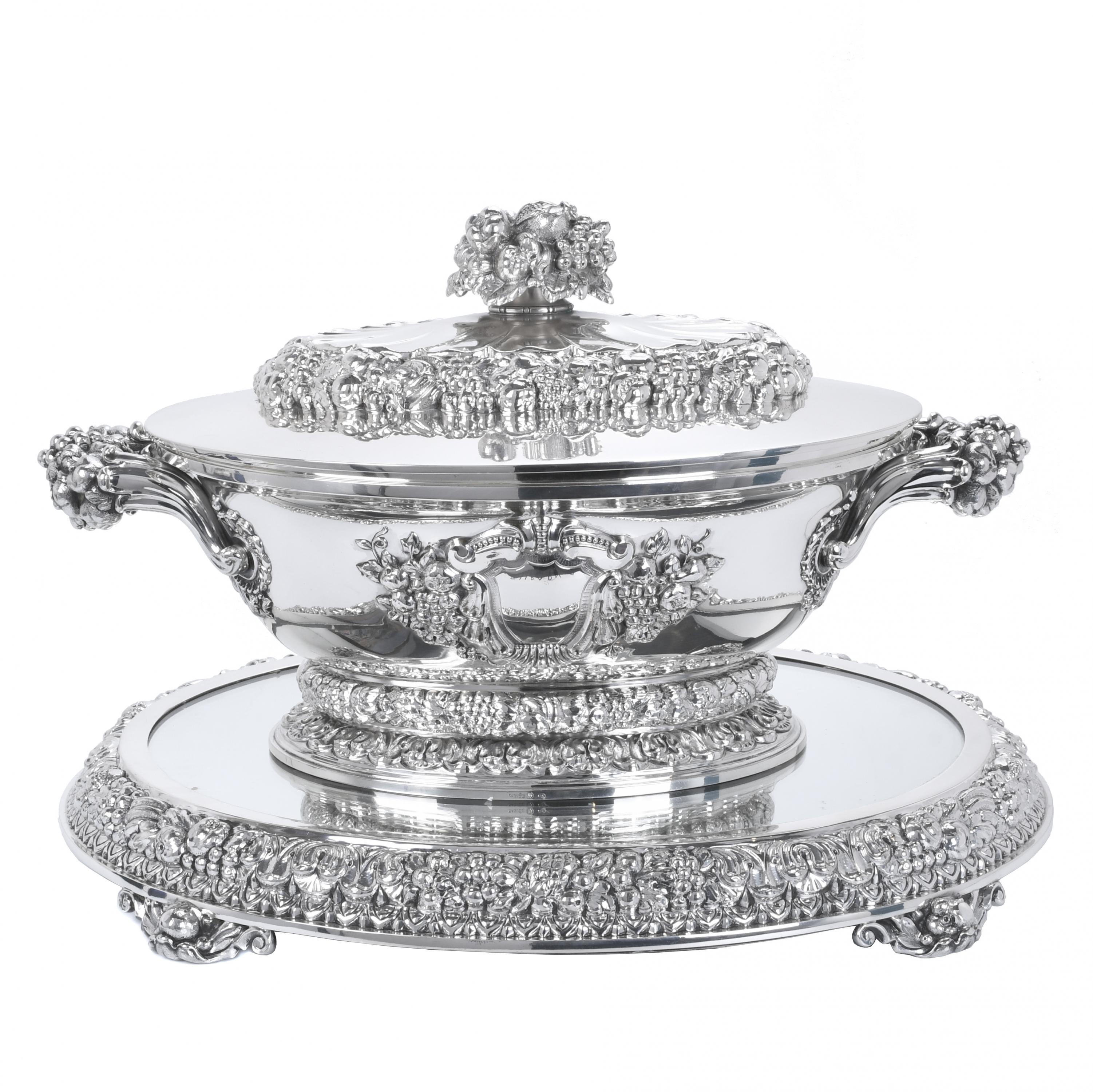 BAGUÉS. LARGE BARCELONA SILVER TUREEN WITH "SURTOUT", MID 2