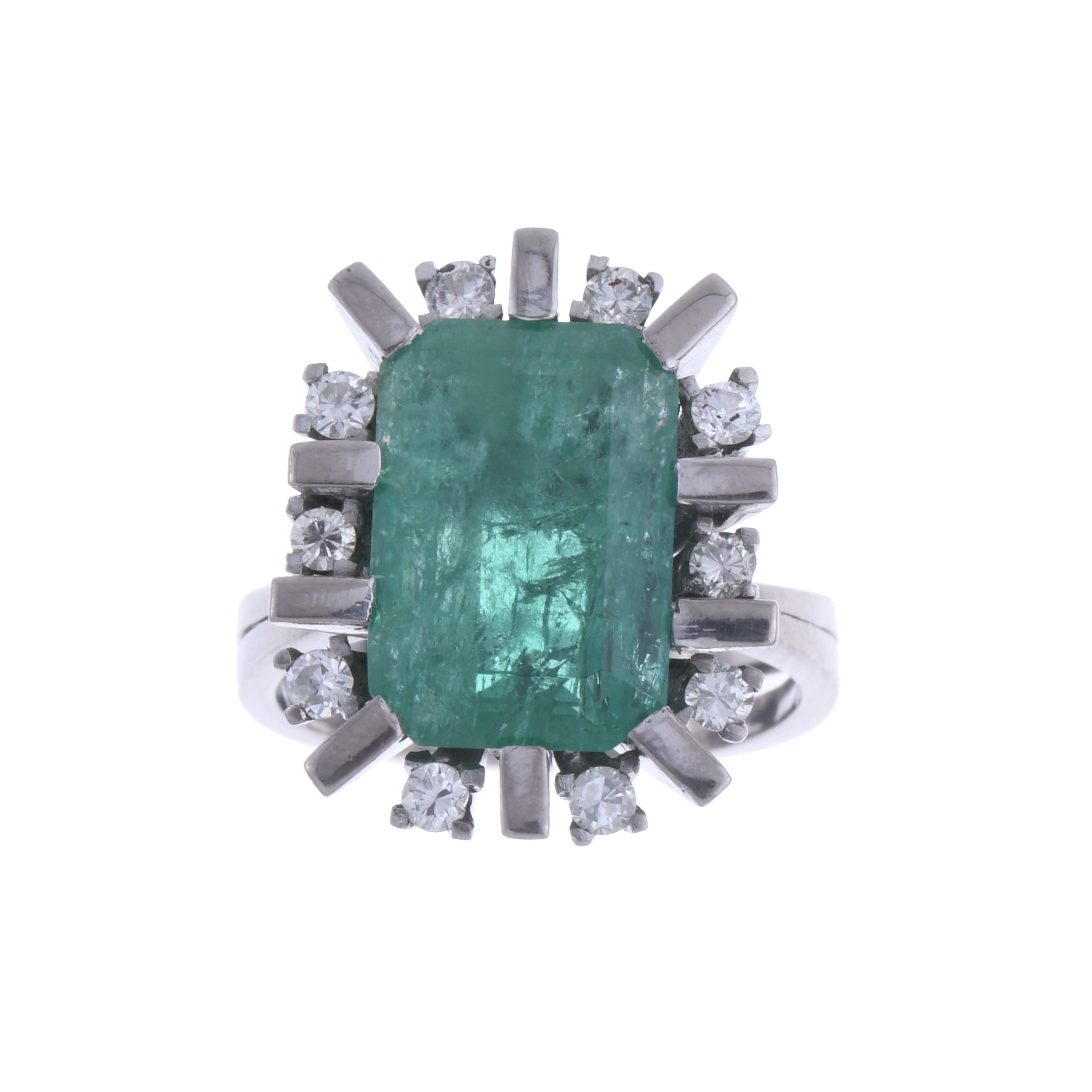 EMERALD AND DIAMONDS ROSETTE RING.