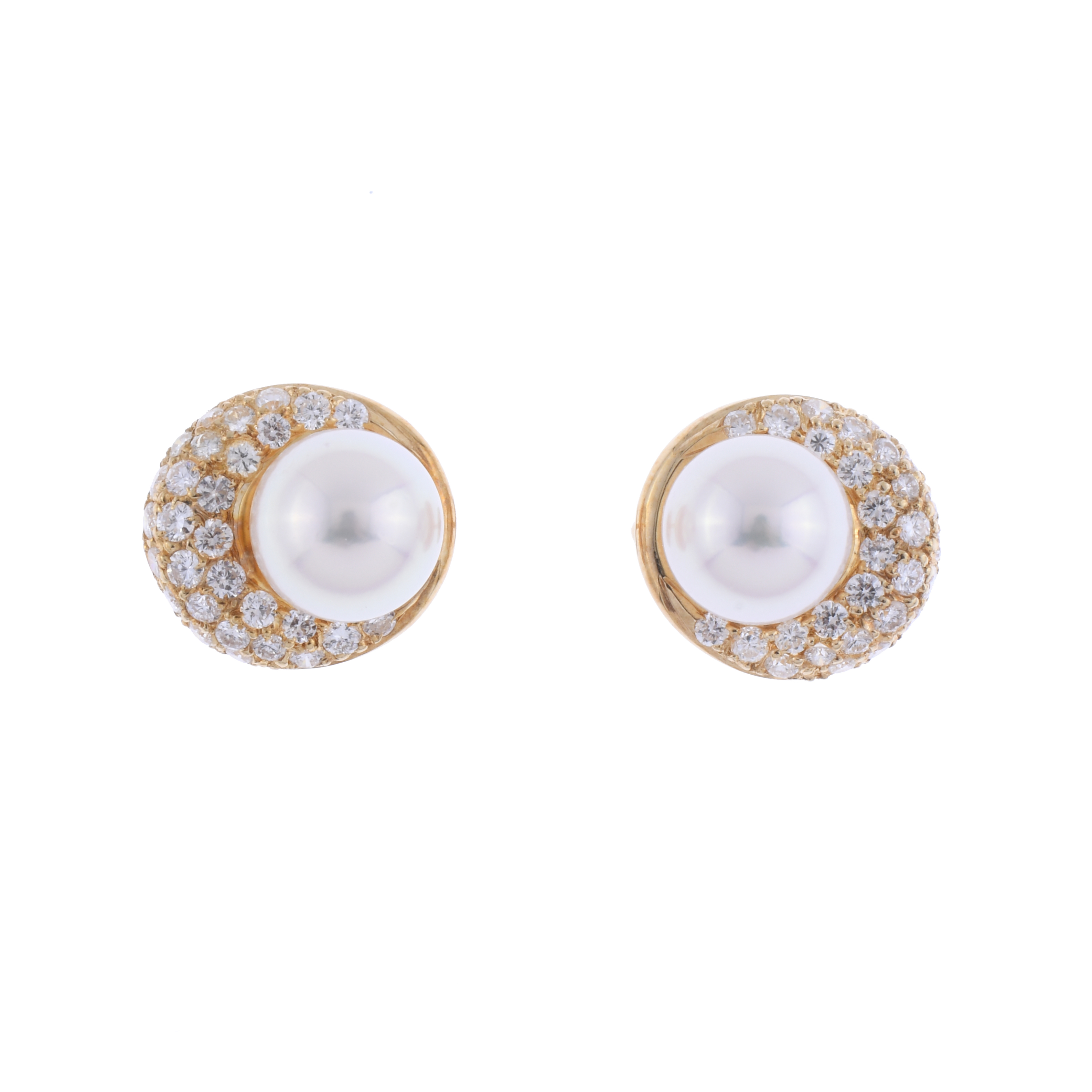 EARRINGS WITH AKOYA PEARL AND DIAMONDS.