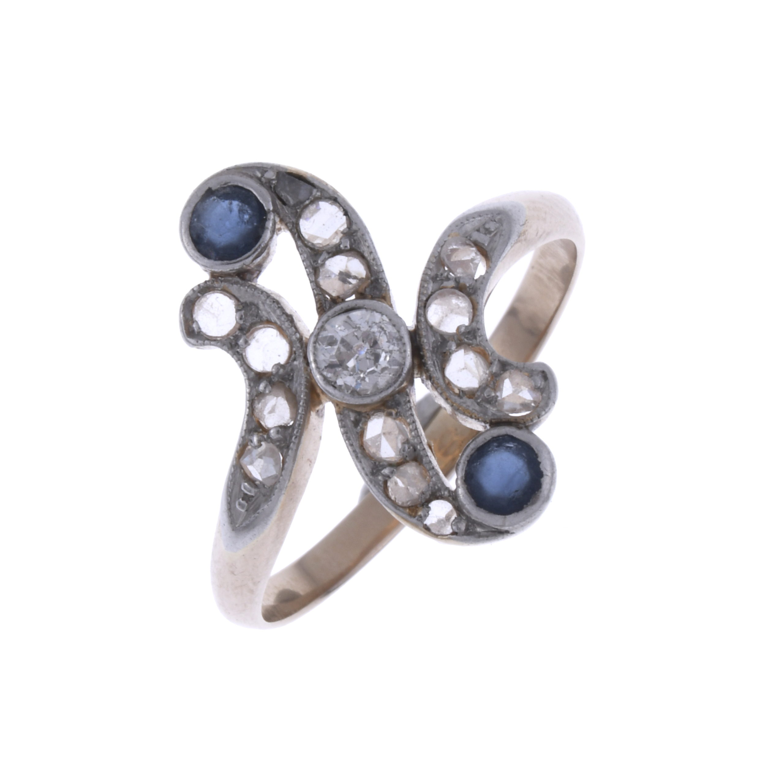 ART NOUVEAU RING WITH DIAMONDS AND SAPPHIRE.