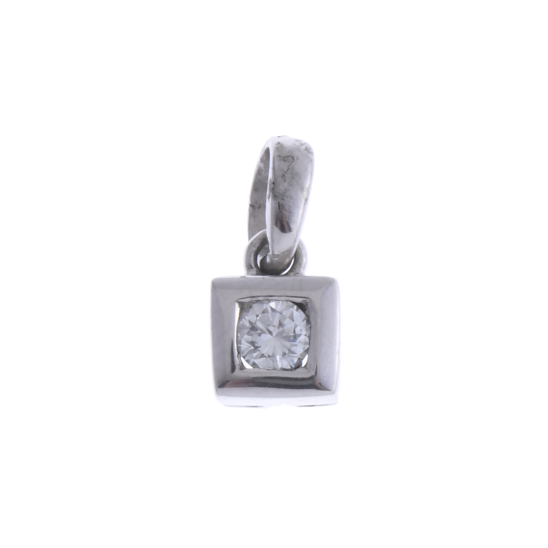 SOLITAIRE DIAMOND PENDANT.