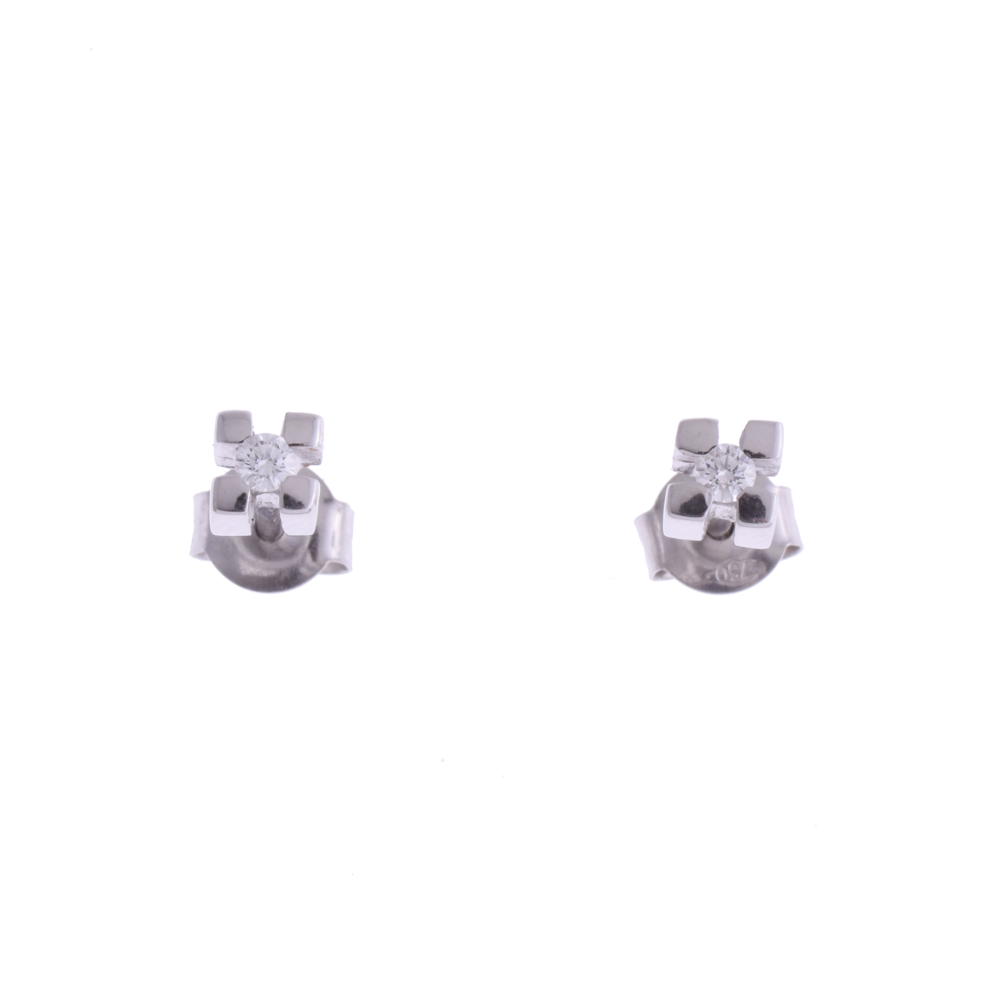 DIAMONDS STUD EARRINGS.