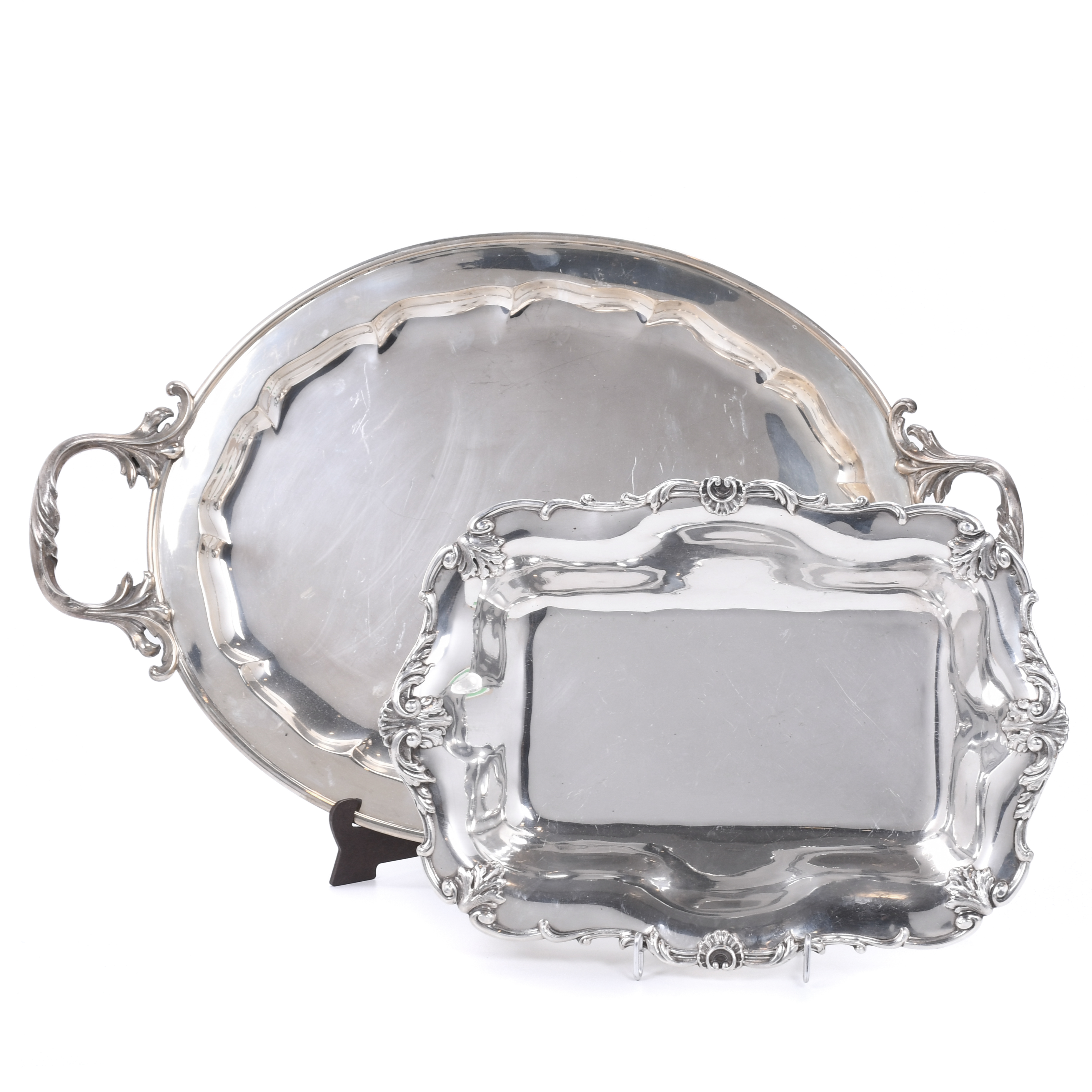 PAIR OF SILVER TRAYS, 20TH CENTURY. 