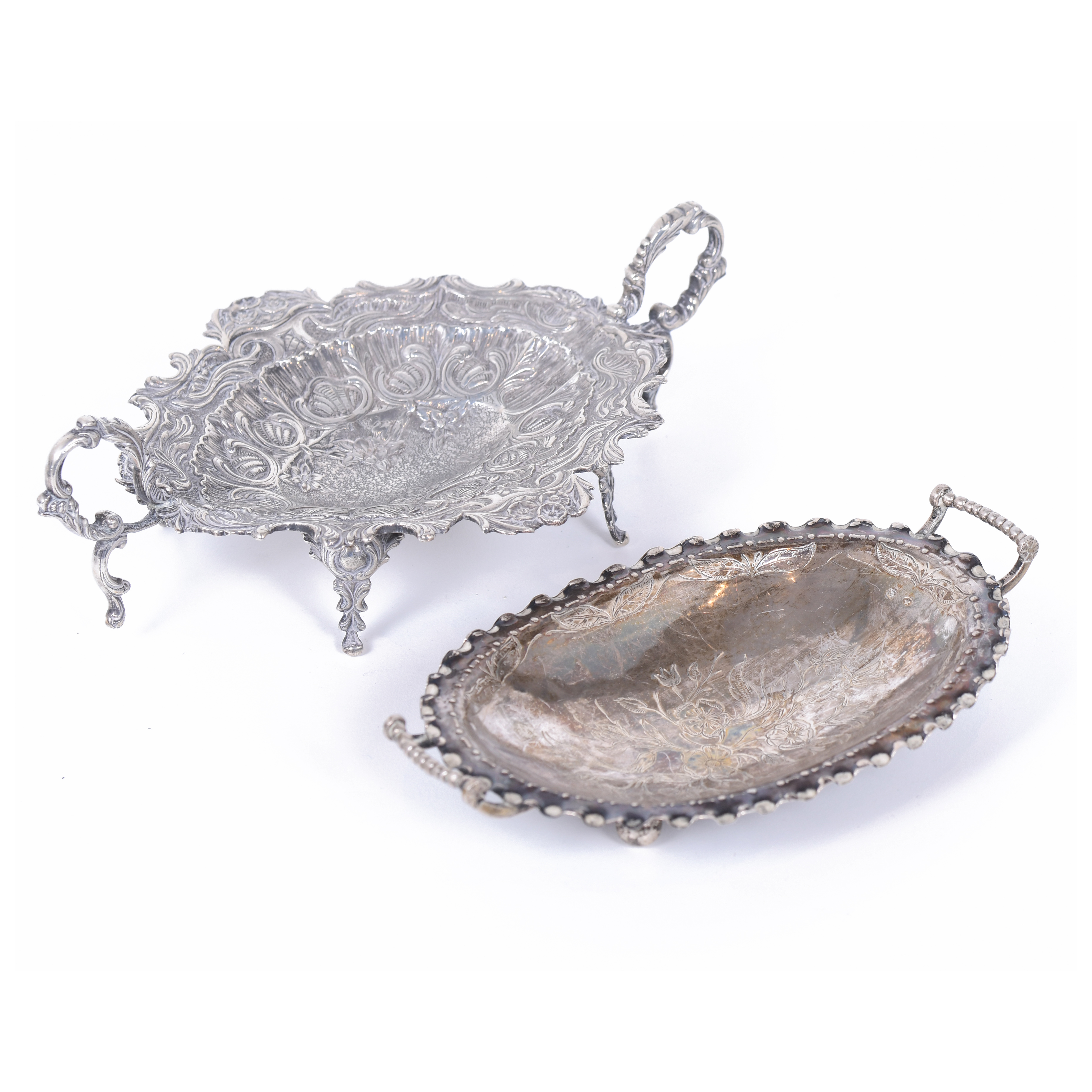 PAIR OF VICTORIAN STYLE SNACK TRAYS IN SILVER, 20TH CENTURY