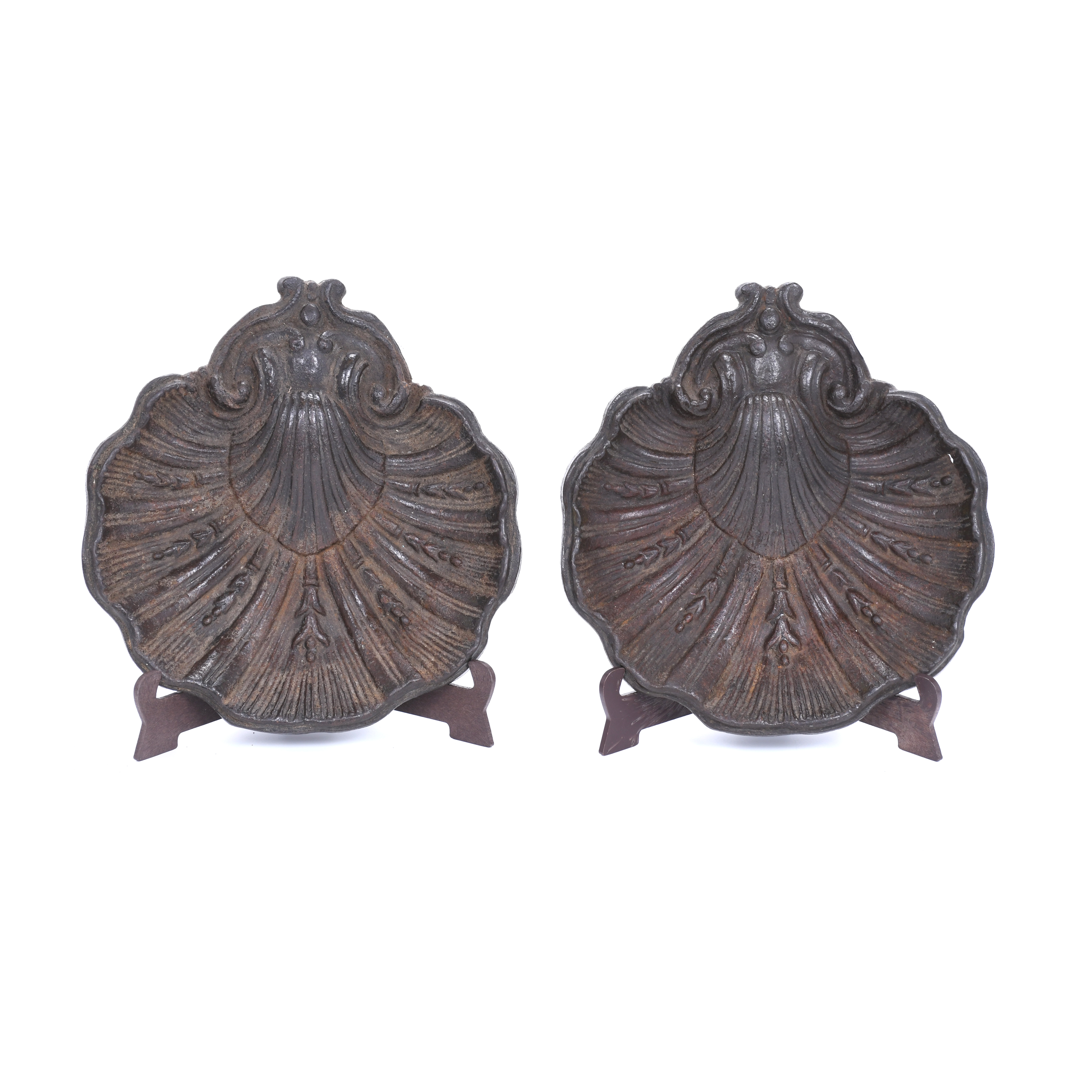 DECORATIVE CAST IRON SHELL, 20TH CENTURY. 
