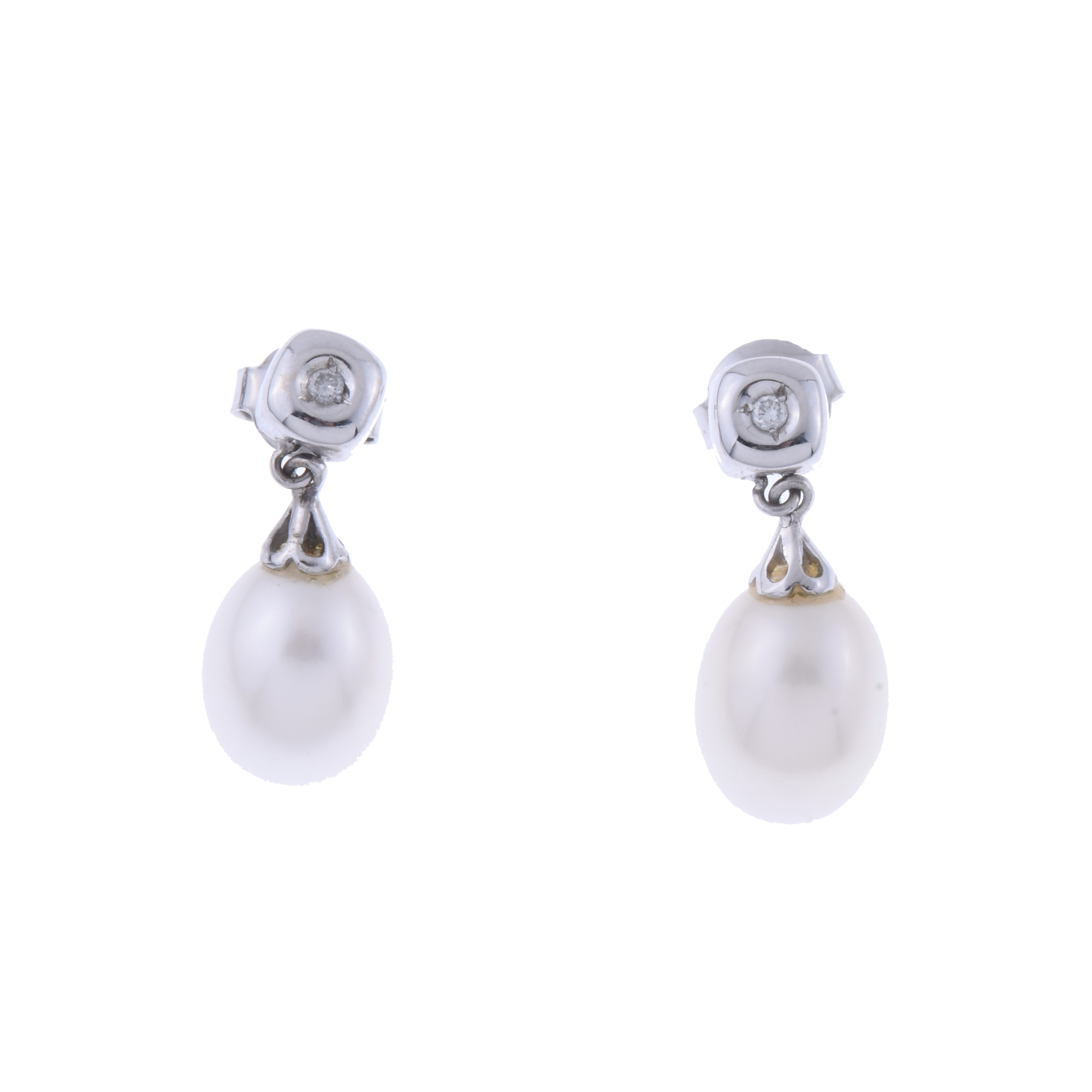 LONG EARRINGS WITH DIAMONDS AND PEARL.