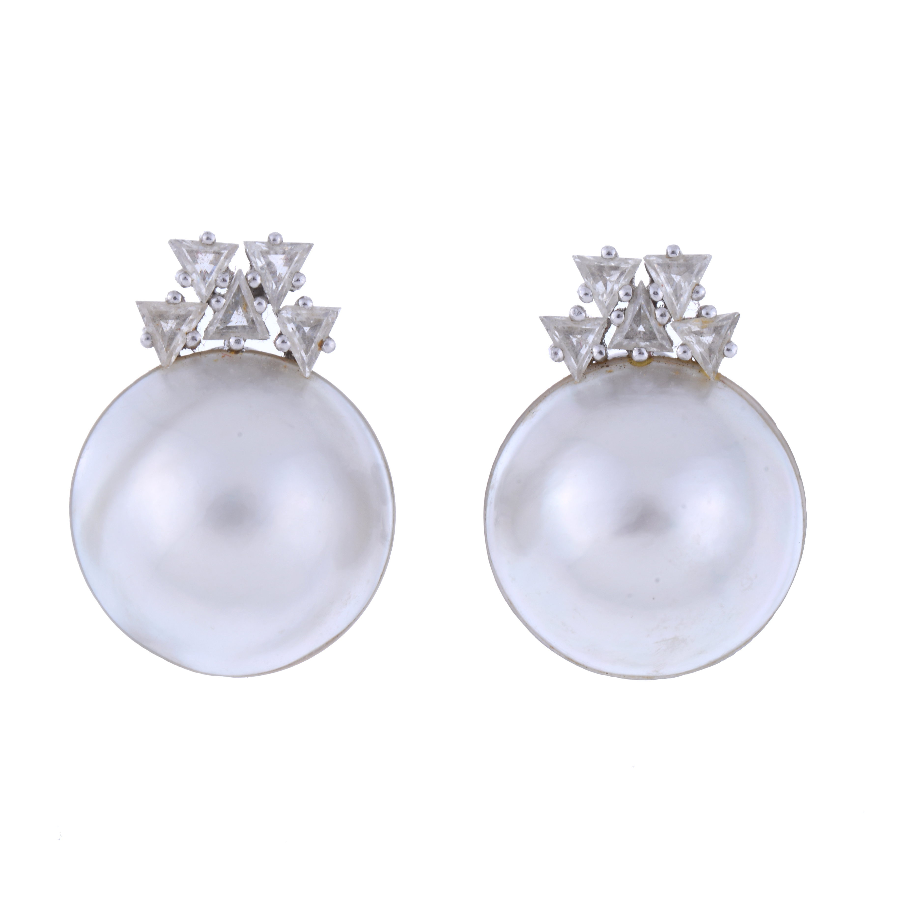 EARRINGS WITH MABÉ PEARL AND DIAMONDS.