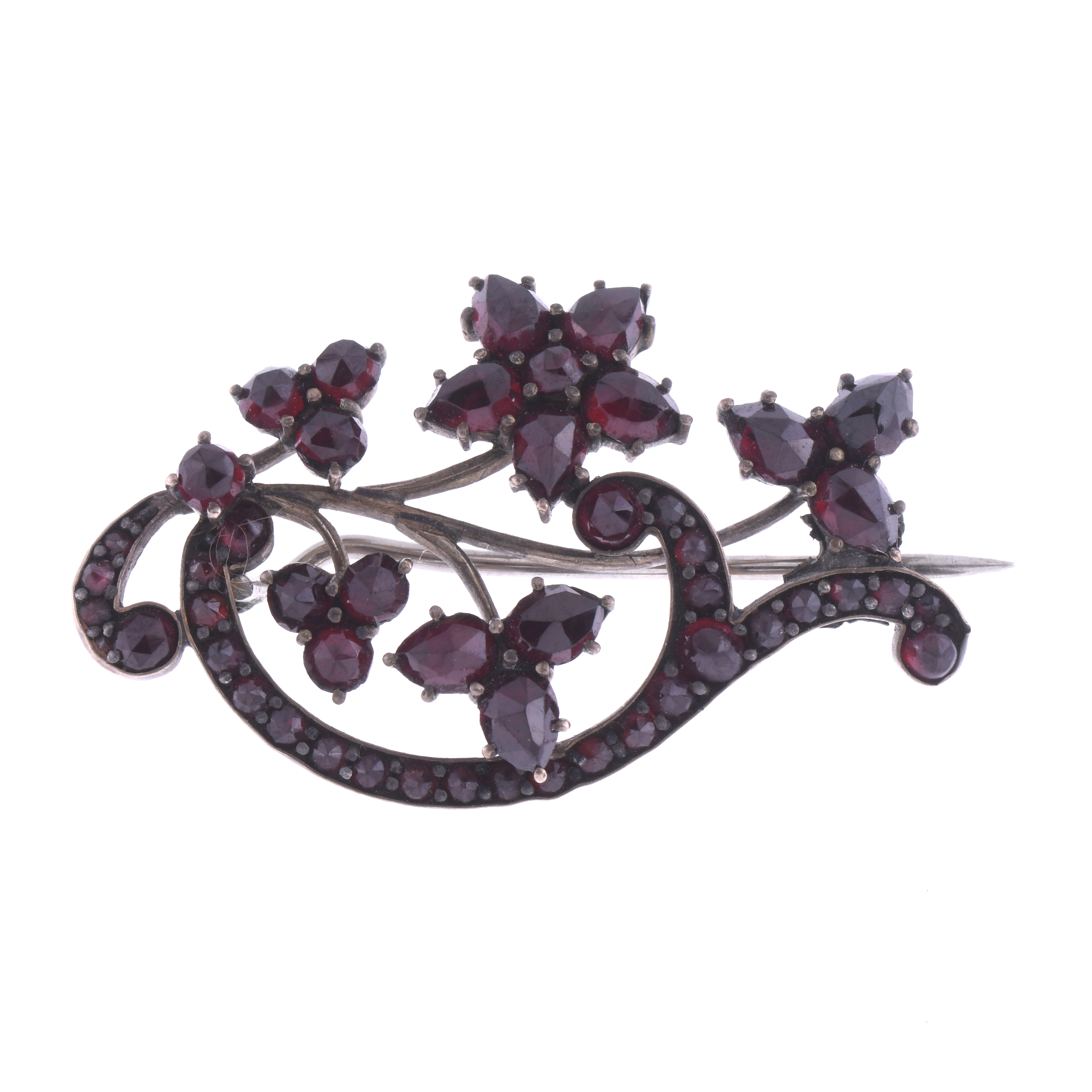 FLORAL BROOCH WITH GARNETS.