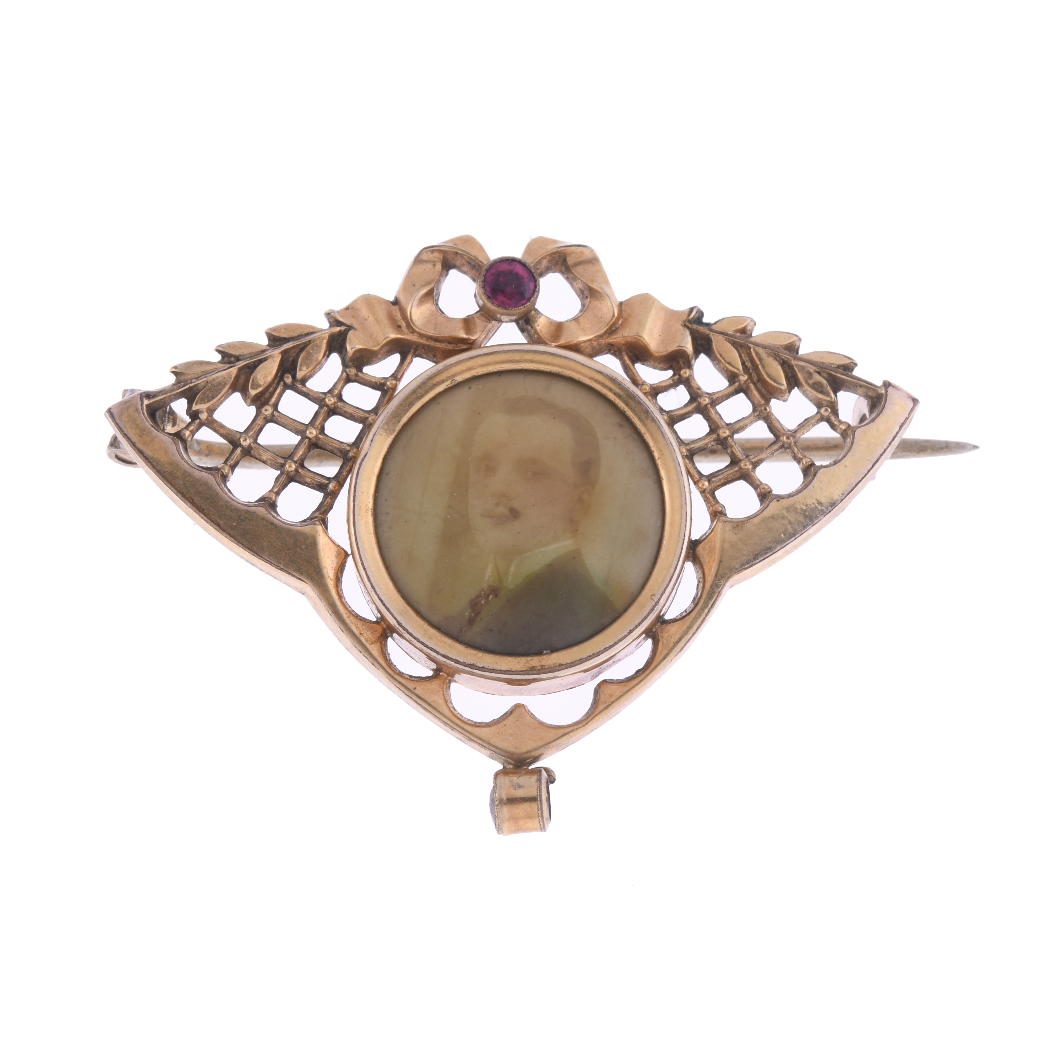 ANTIQUE BROOCH WITH A PHOTOGRAPH.