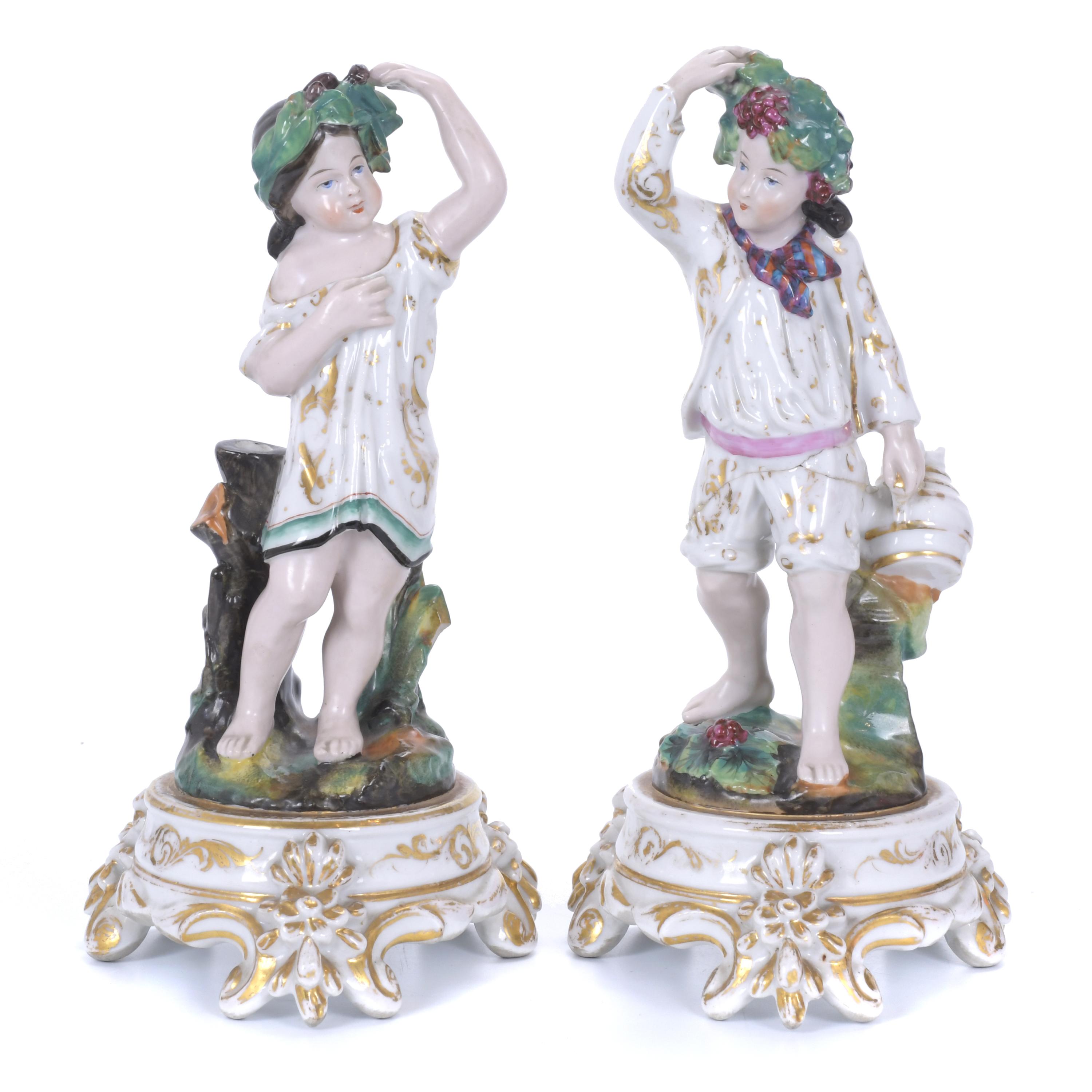 PAREJA DE PICAFLORES ISABELINOS EN PORCELANA, SIGLO XIX. 