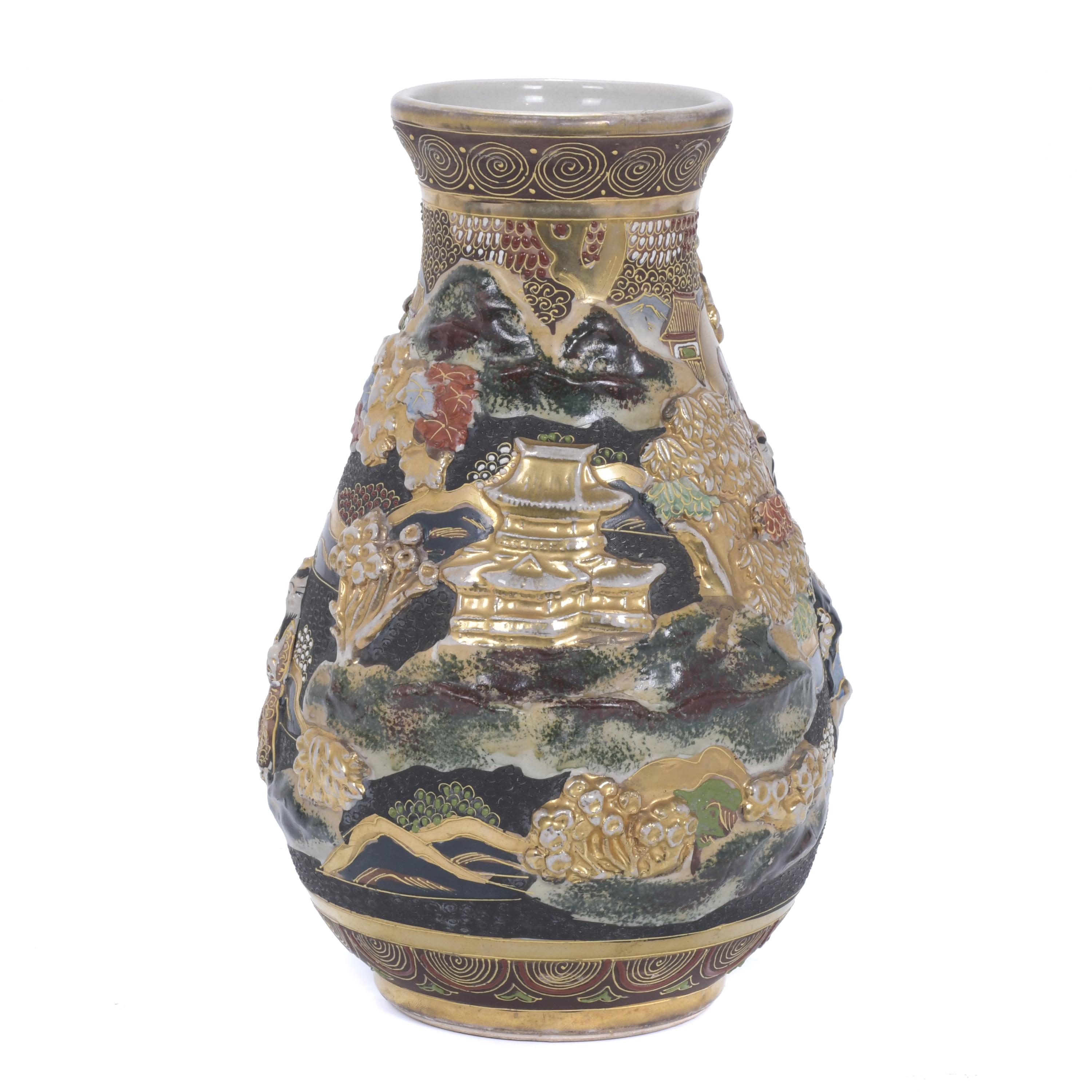 20TH CENTURY, JAPANESE SCHOOL. SATSUMA PORCELAIN VASE.