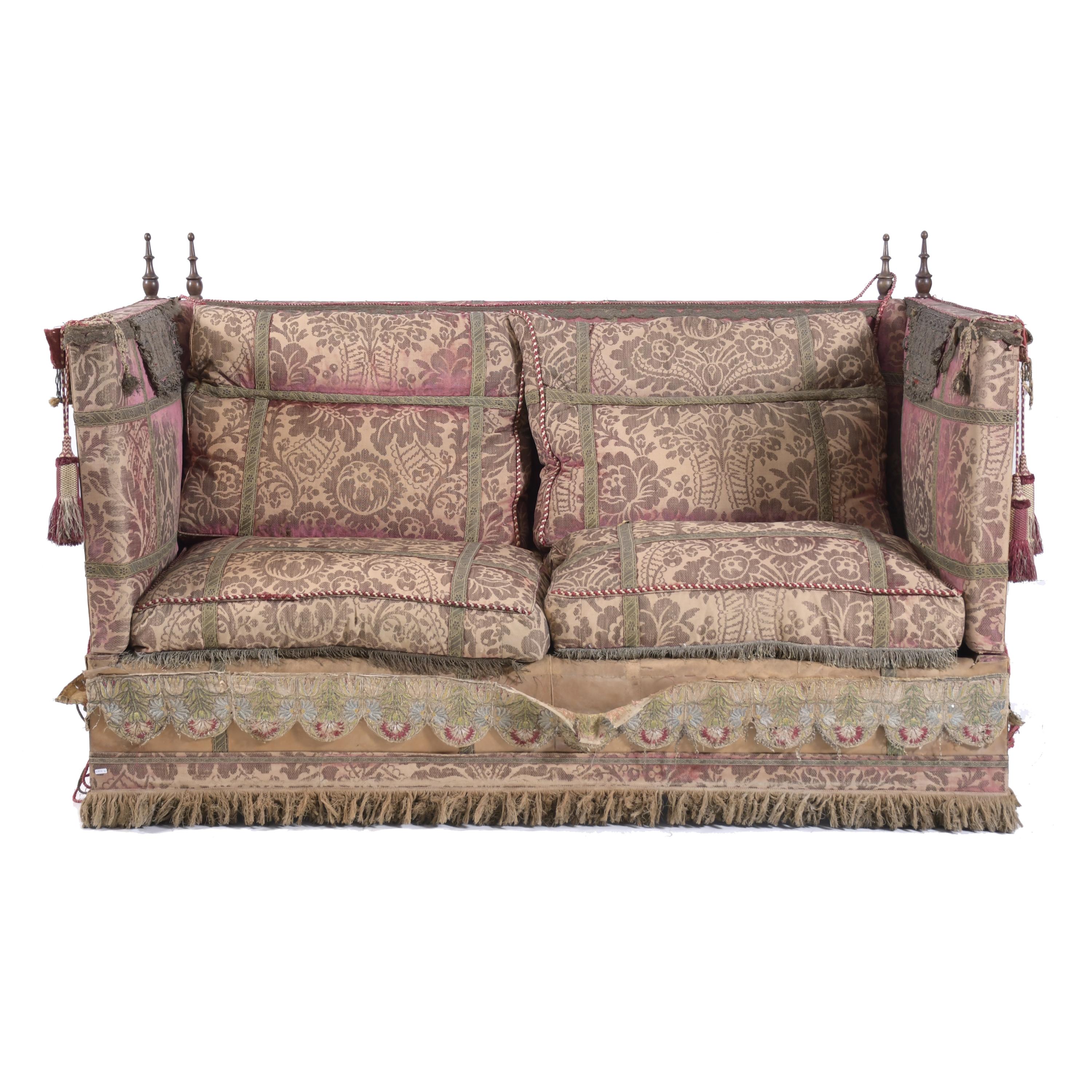 ENGLISH "KNOLE" SOFA, LATE 19TH CENTURY.