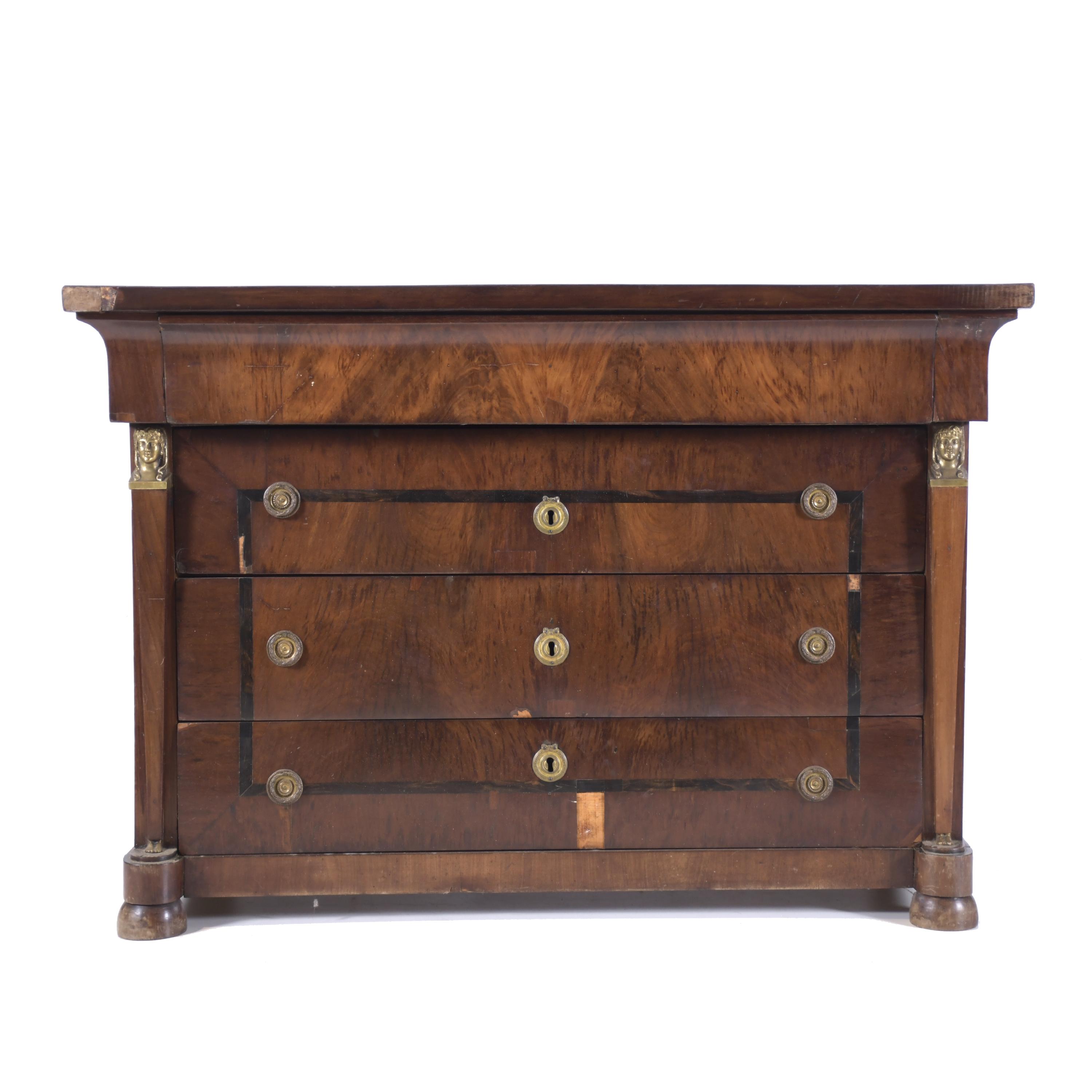 FERNANDINE CHEST OF DRAWERS.