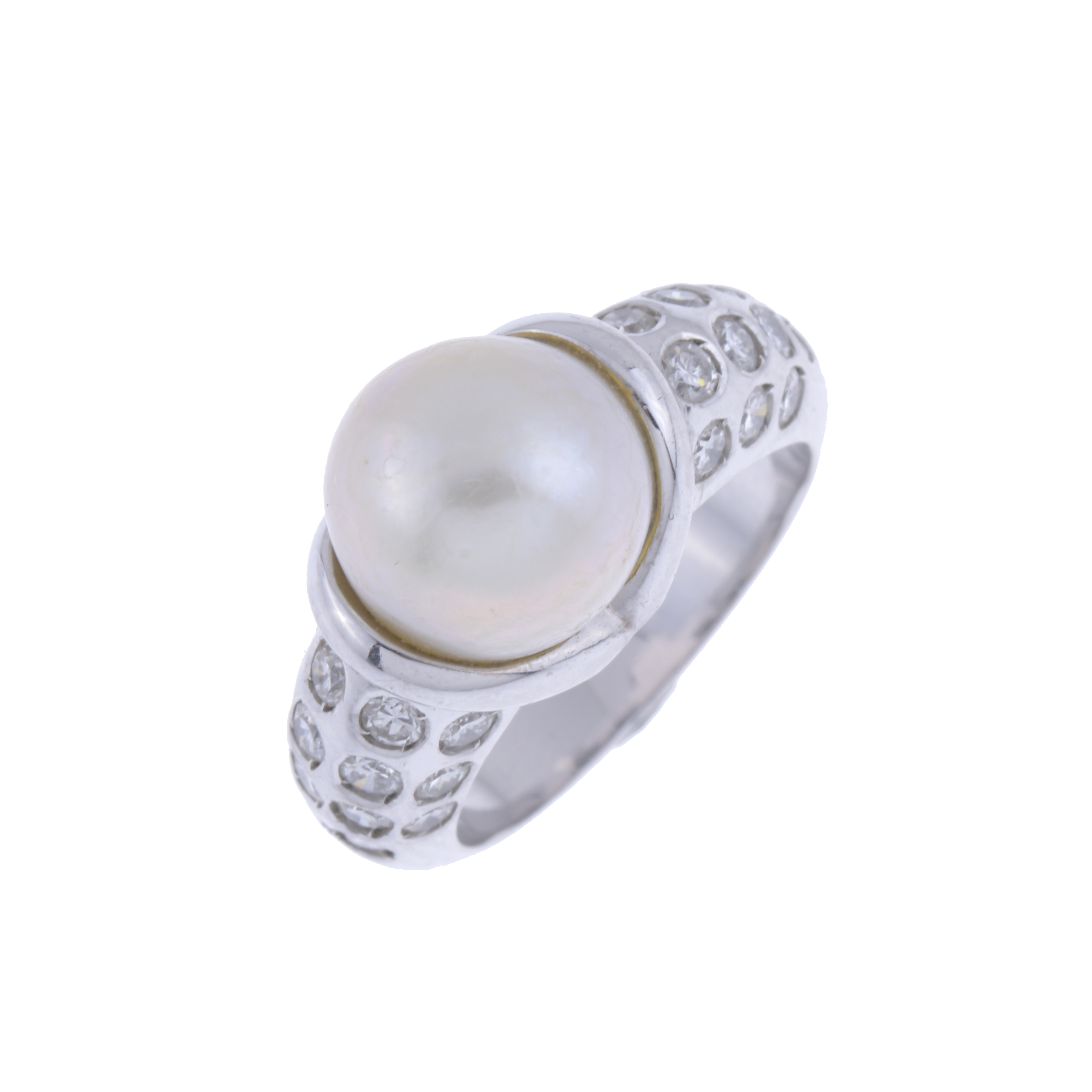 PEARL AND DIAMONDS RING.