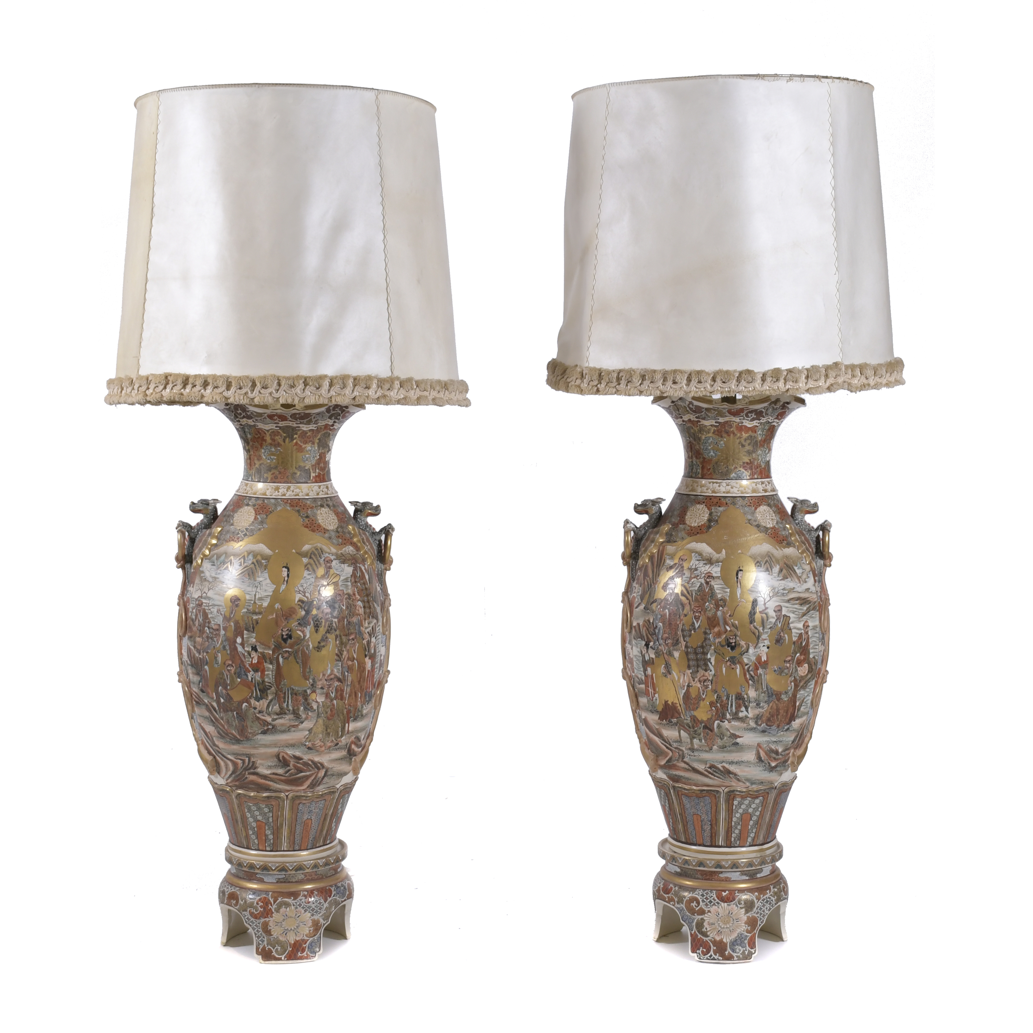 PAIR OF VASE-LAMPS IN SATSUMA CERAMIC, WITH STAND. EARLY 20