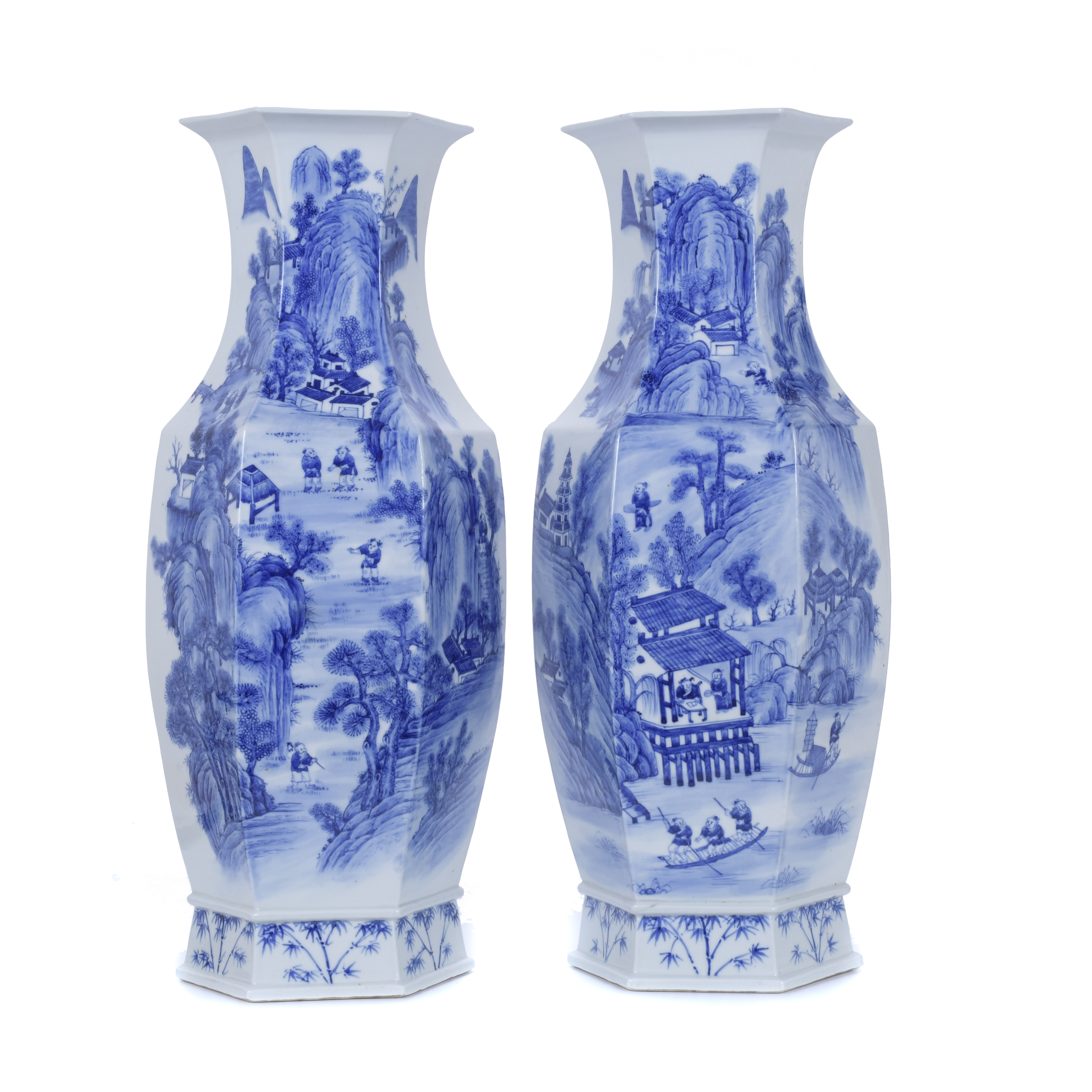 PAIR OF VASES, LATE QING DYNASTY. CIRCA 1890-1900.