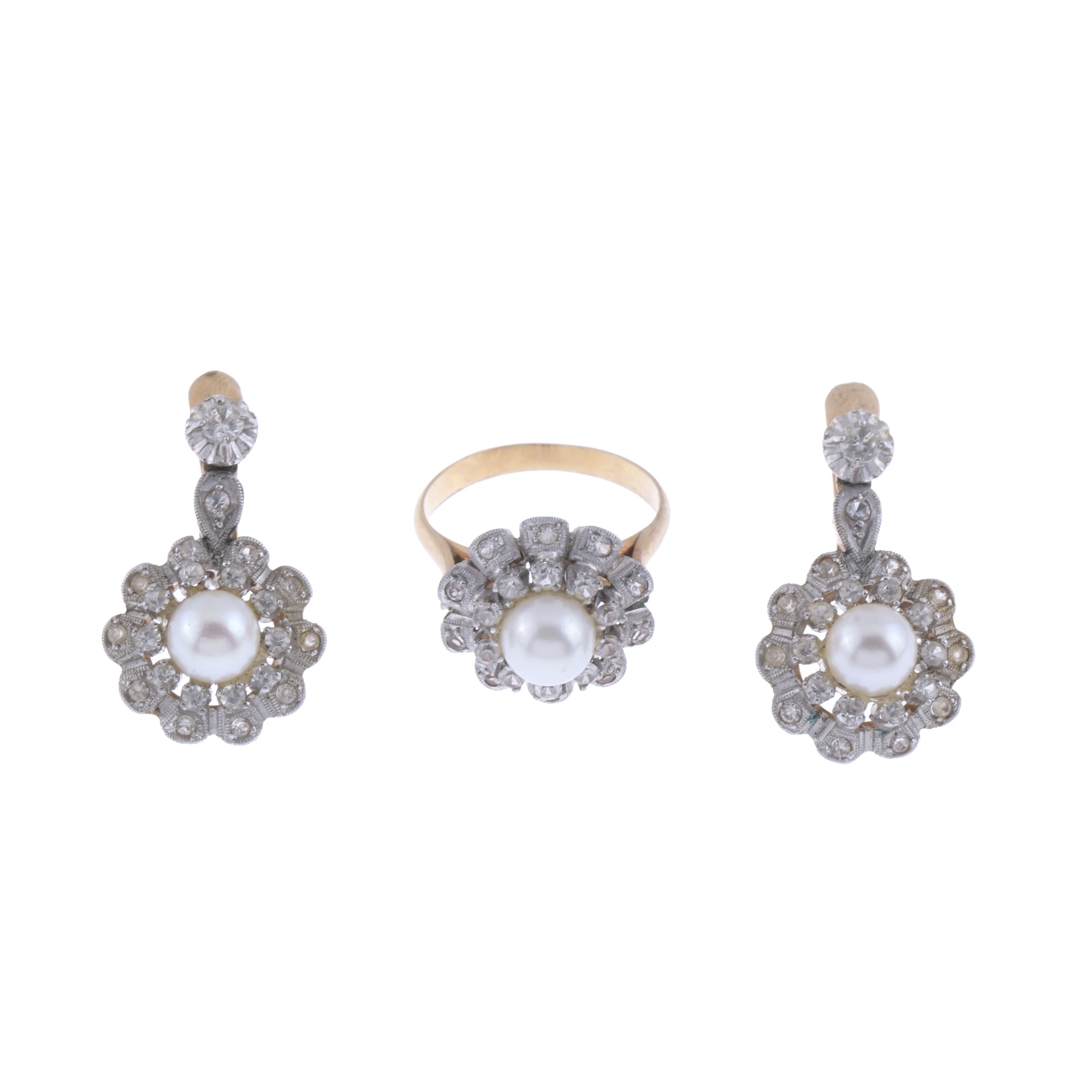 EARRINGS AND RING SET WITH PEARL.