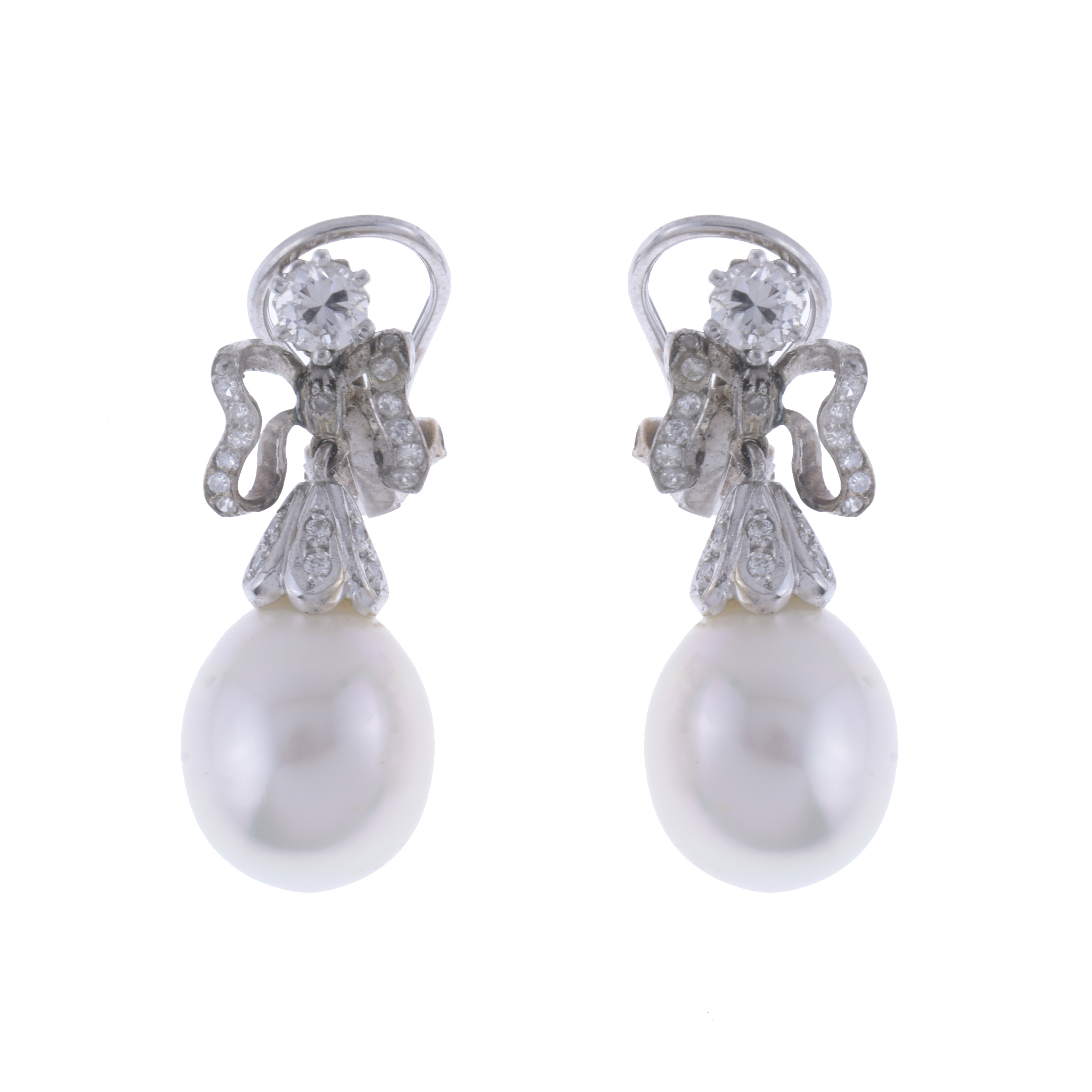 BOW EARRINGS WITH PEARL.