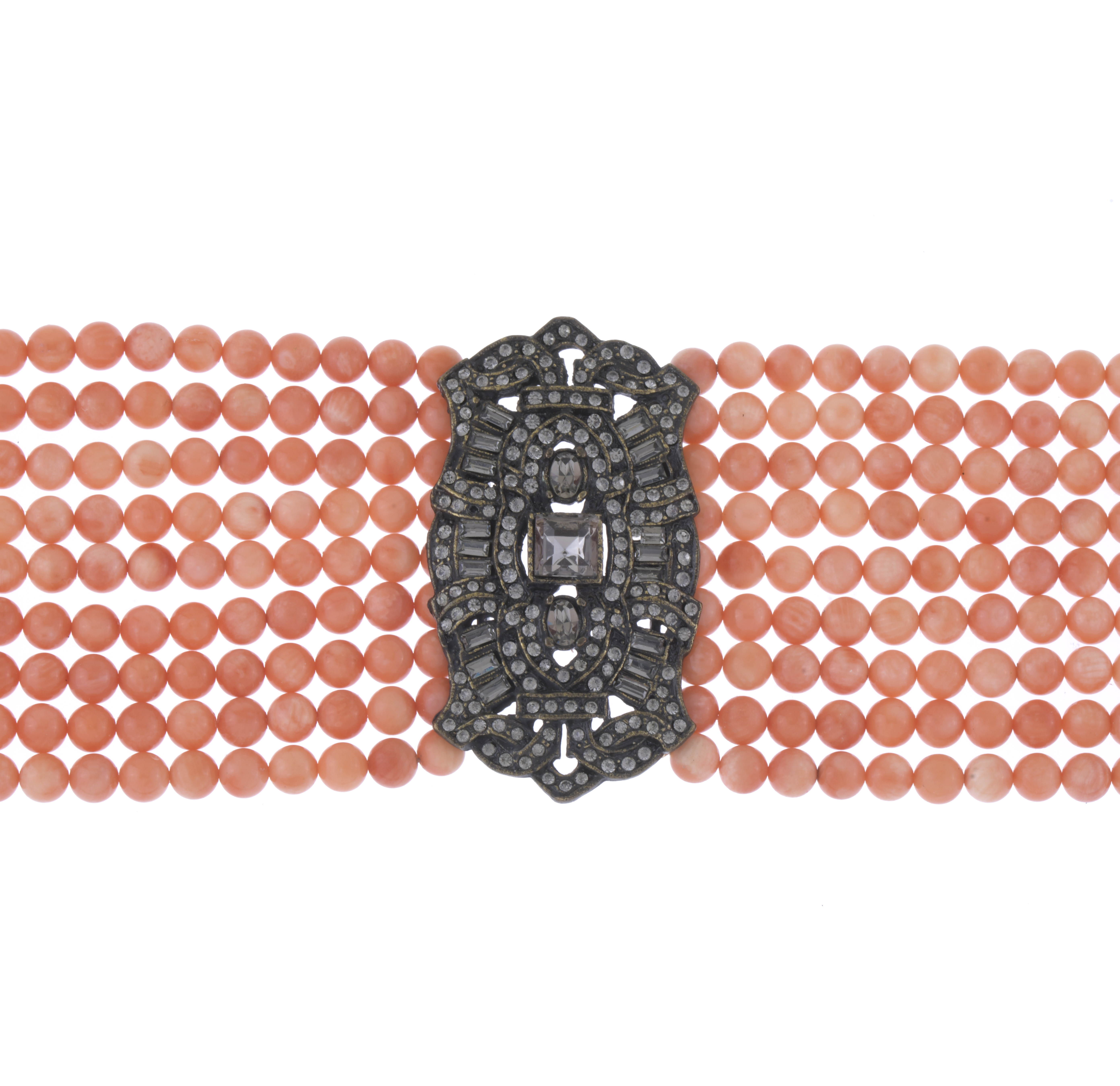 CHOKER WITH CORAL BEADS.