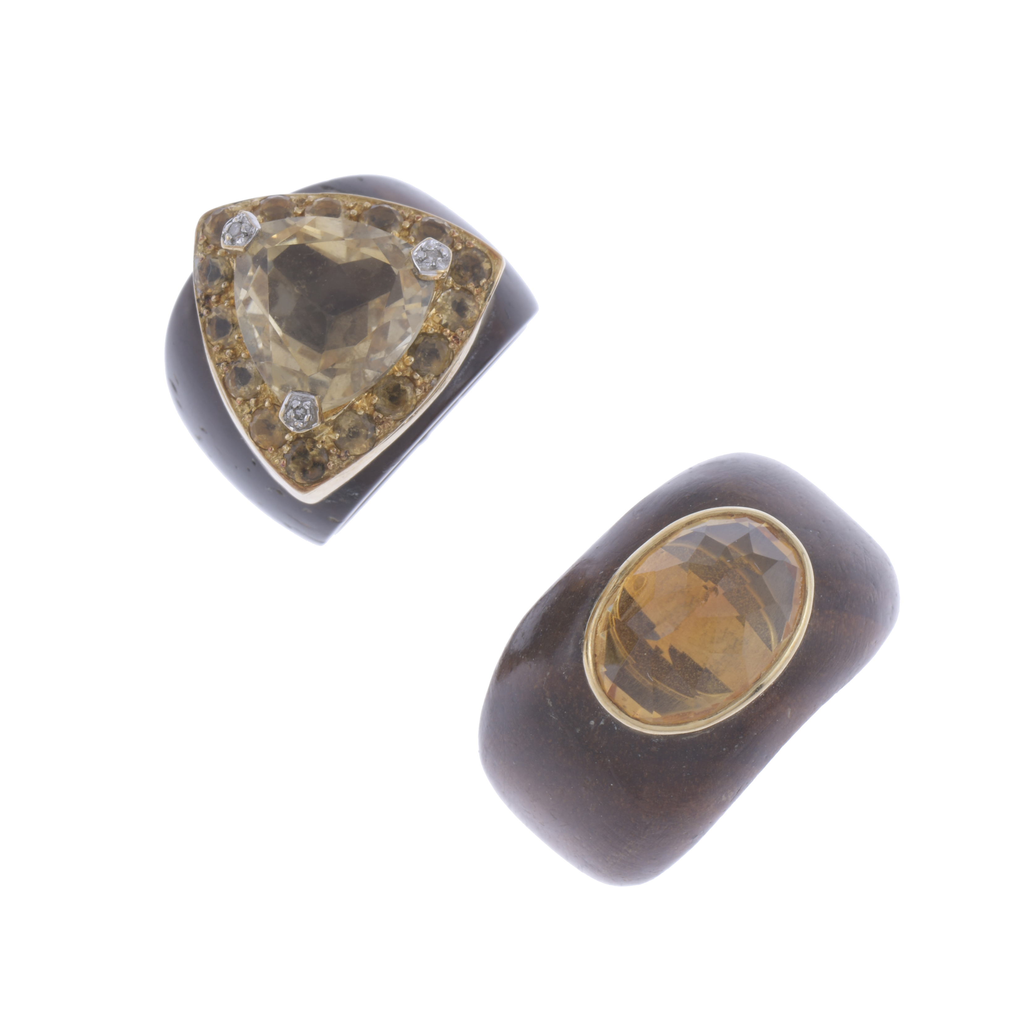 TWO RINGS IN WOOD AND A CENTRAL STONE.
