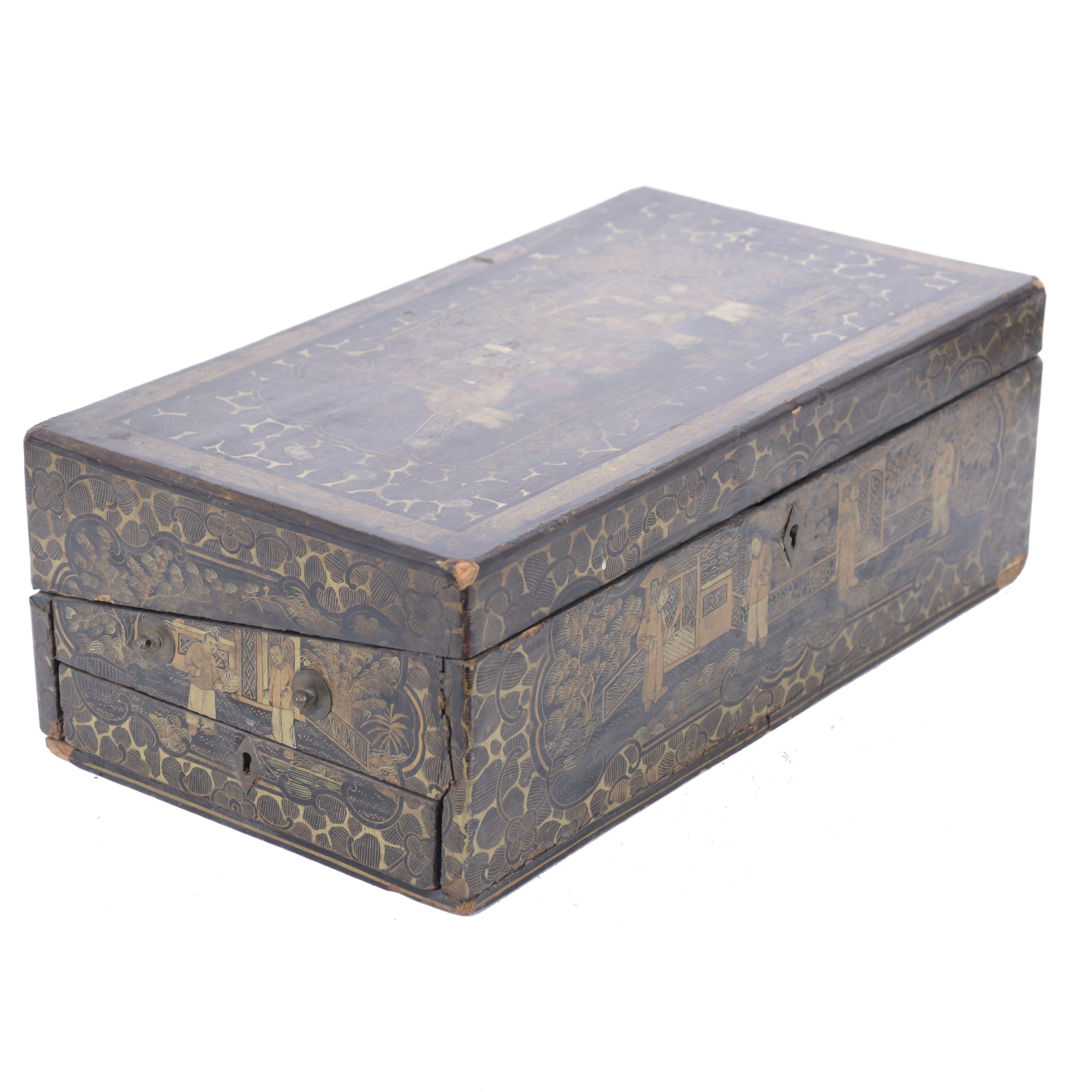 ORIENTAL GILT LACQUERED BOX, 19TH CENTURY. 