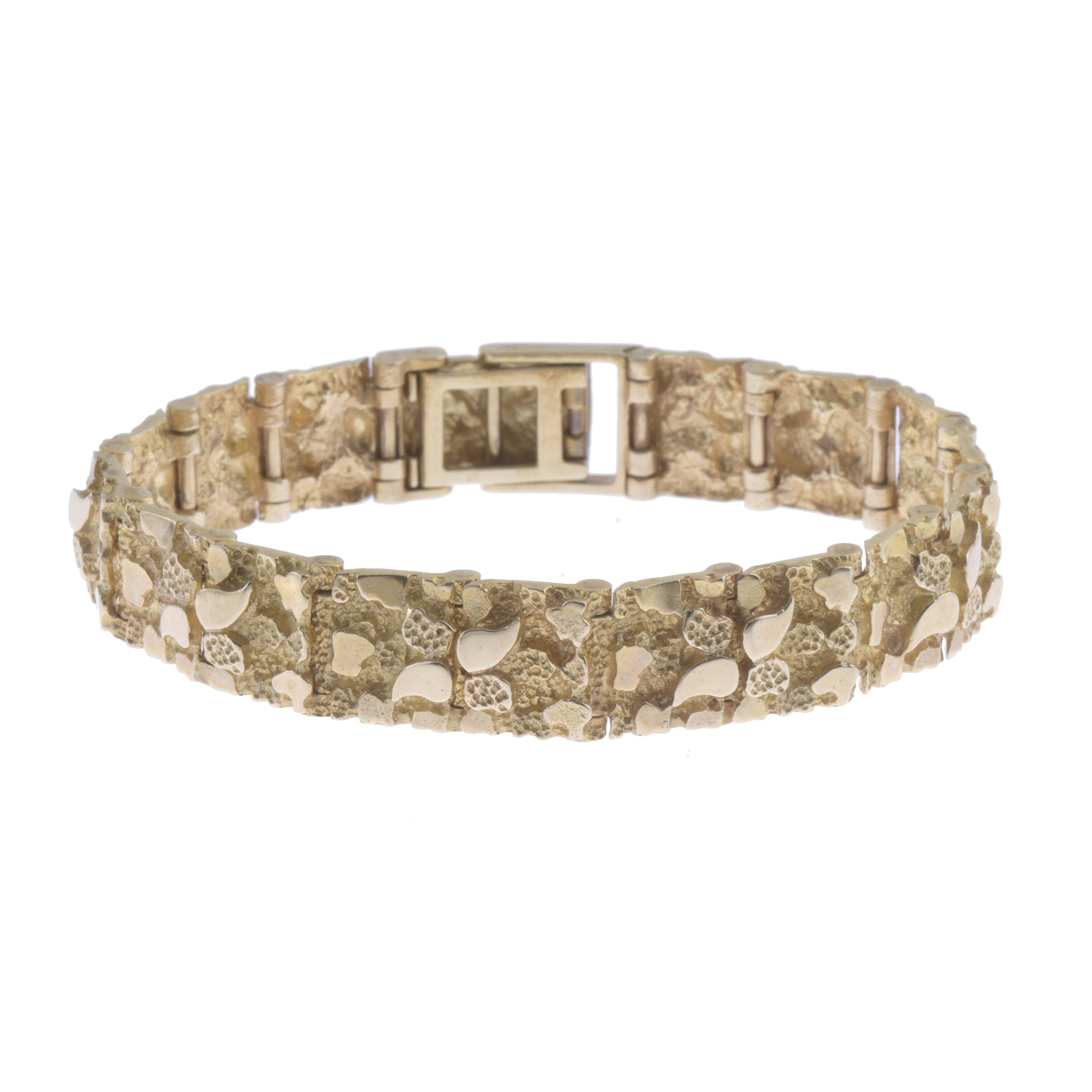 TEXTURED WIDE BRACELET.