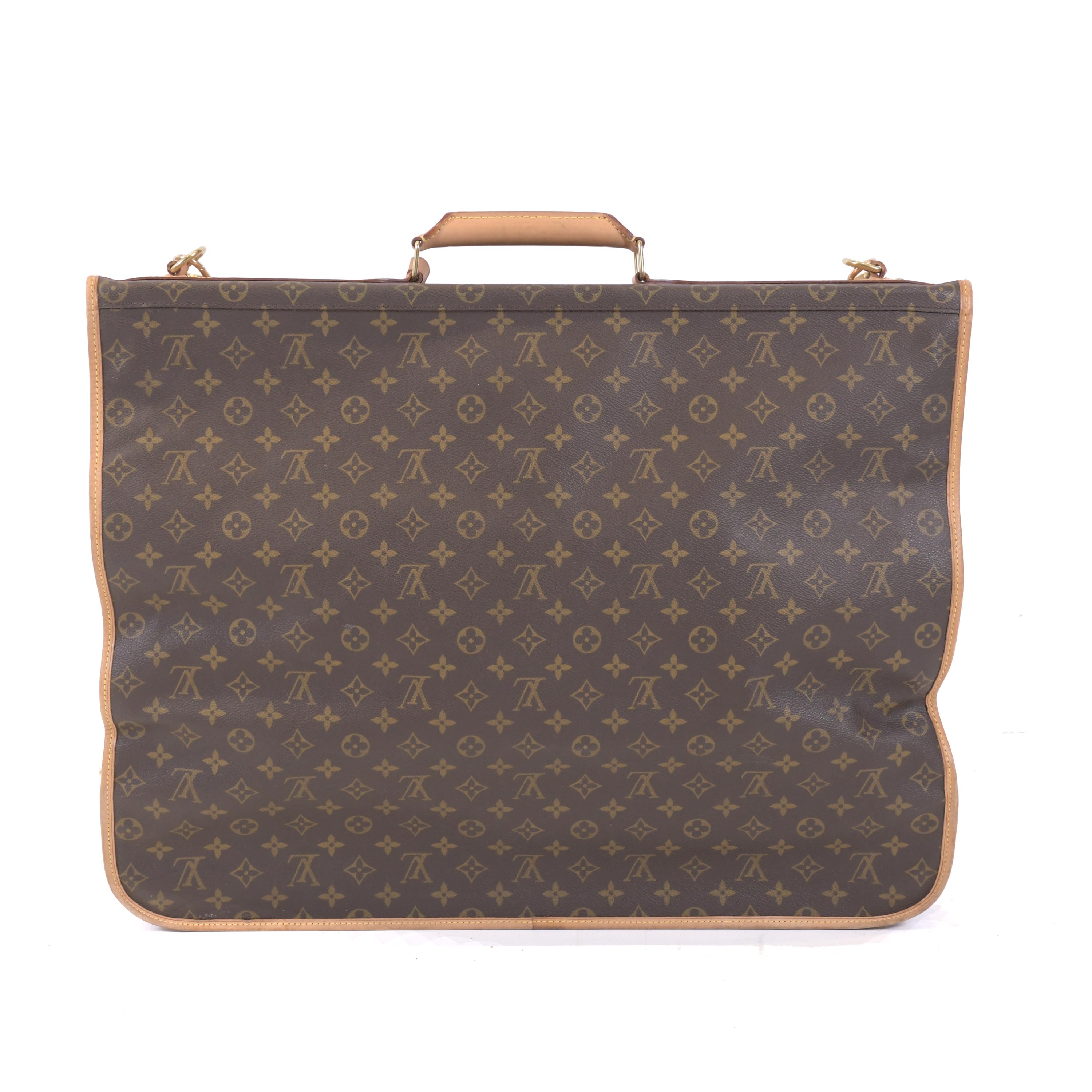 LOUIS VUITTON. SUIT CARRIER.